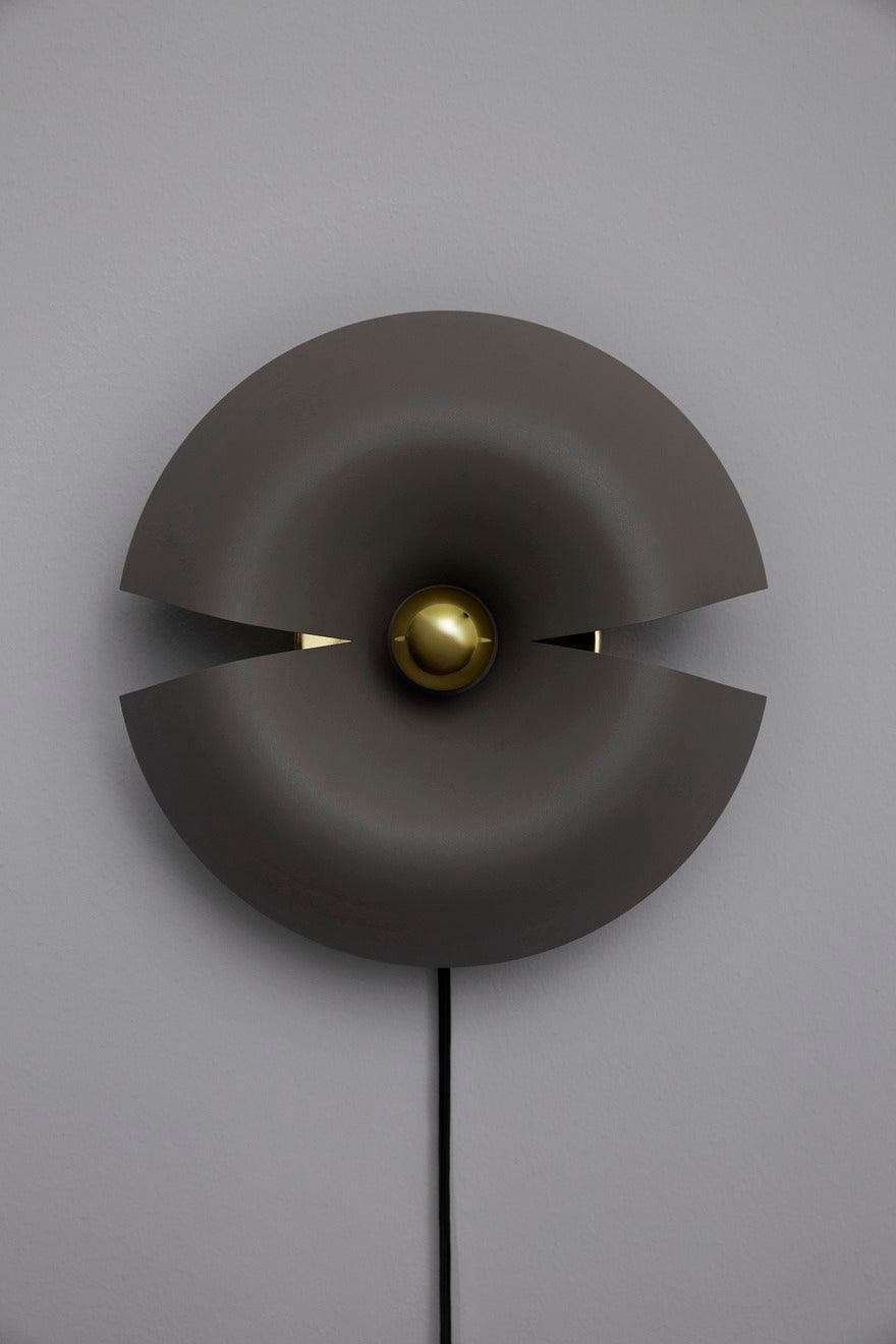 Lampa ścienna CYCNUS taupe AYTM Eye on Design