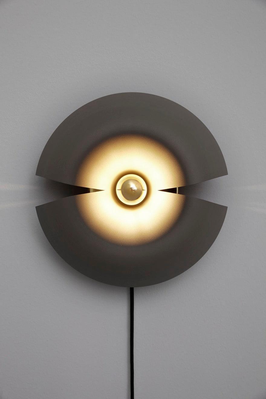 Lampa ścienna CYCNUS taupe AYTM Eye on Design