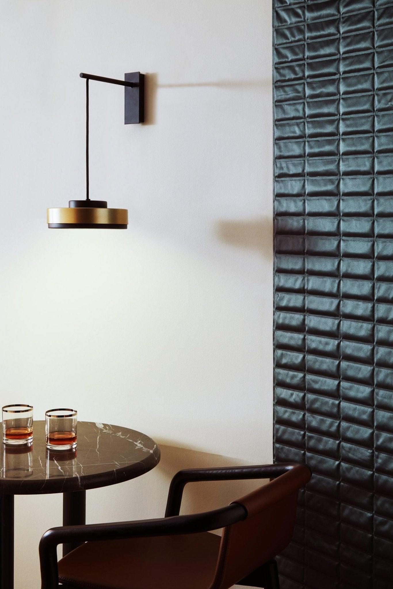 Lampa ścienna DISCUS czarny z mosiężnym wykończeniem Contardi Eye on Design