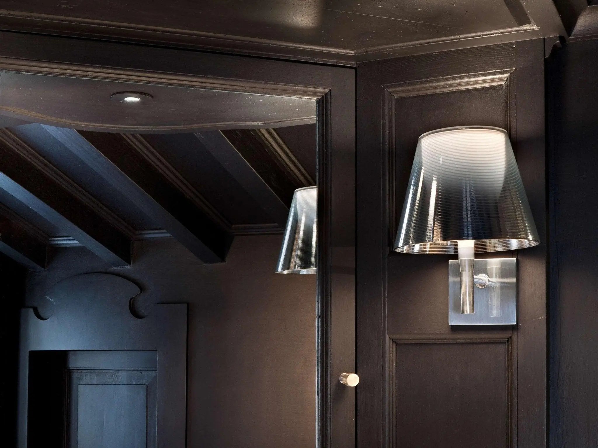 Lampa ścienna KTRIBE czarny – styl nowoczesny