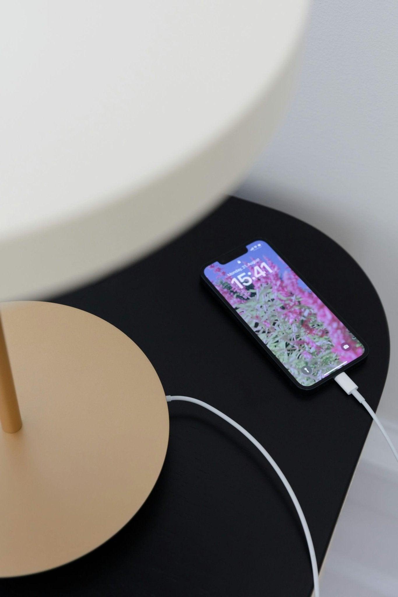 Lampa stołowa ASTERIA TABLE perłowy UMAGE Eye on Design