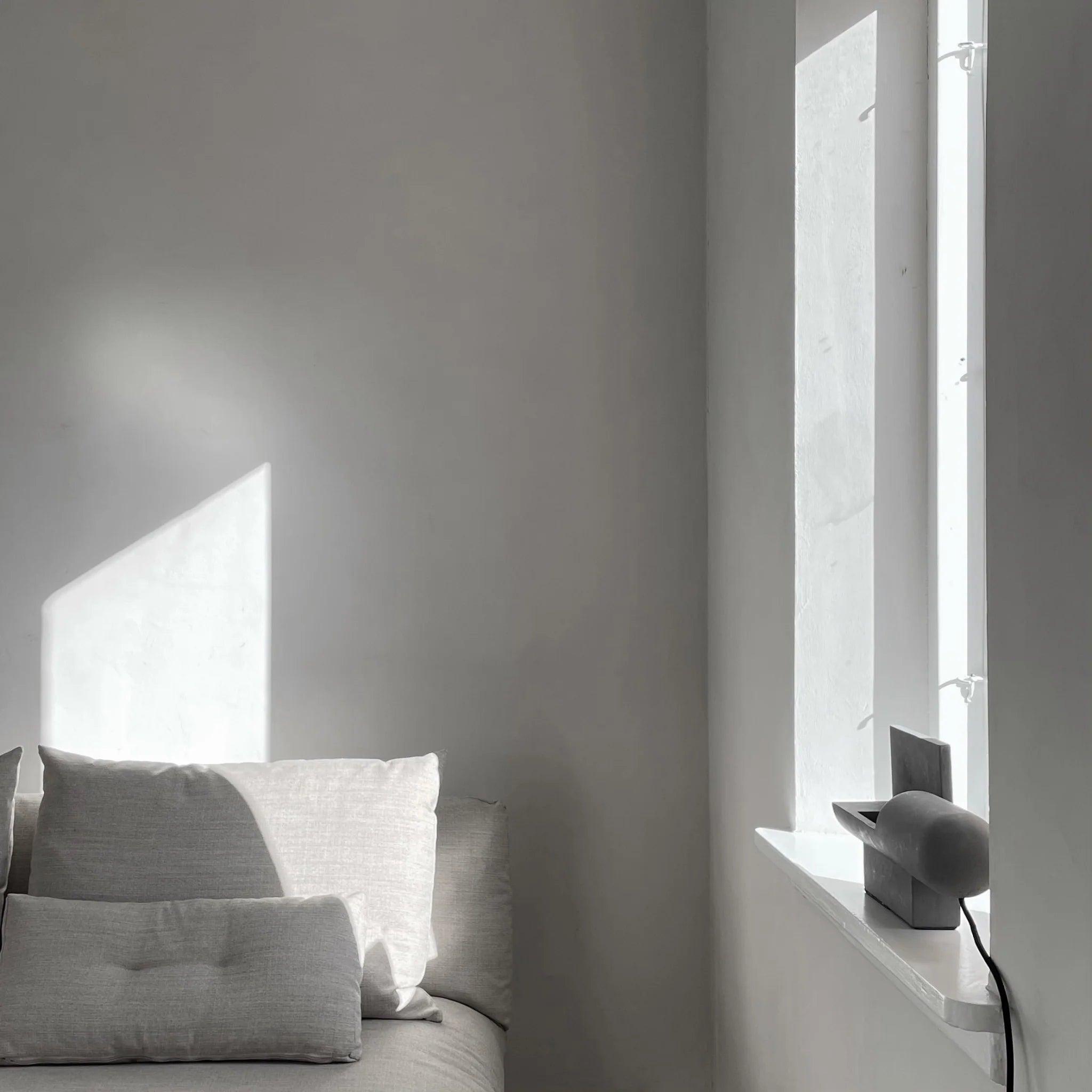 Lampa stołowa BRUTALIST szary 101 Copenhagen Eye on Design