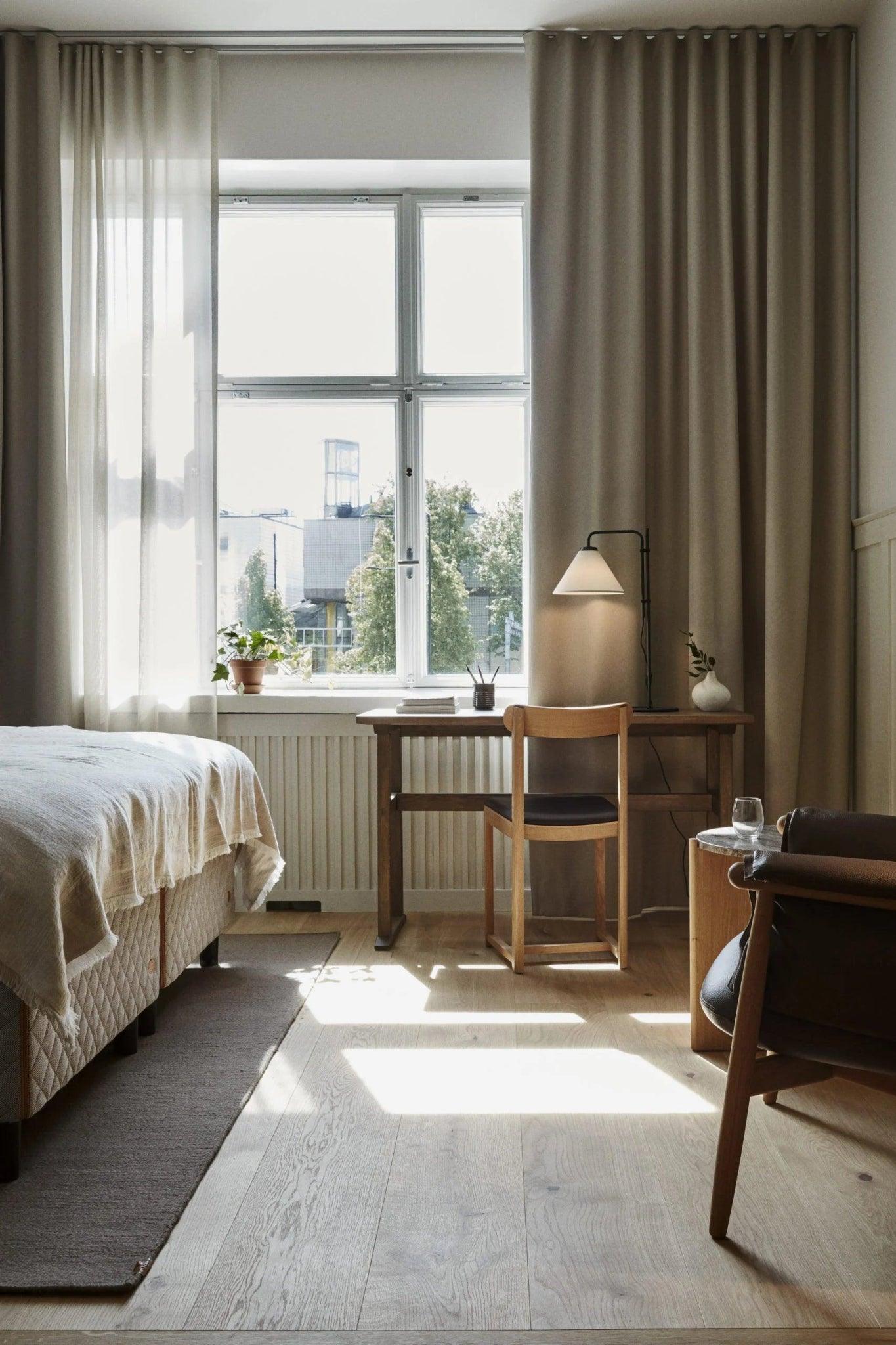 Lampa stołowa FUNICULI FABRIC piaskowy Marset Eye on Design