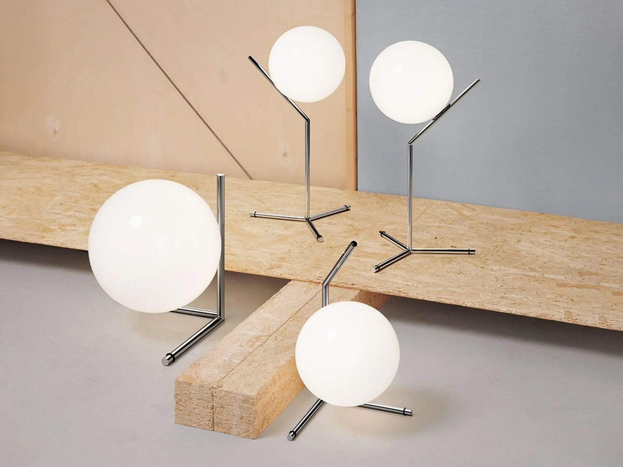 Lampa stołowa IC LIGHTS chromowany – styl minimalistyczny