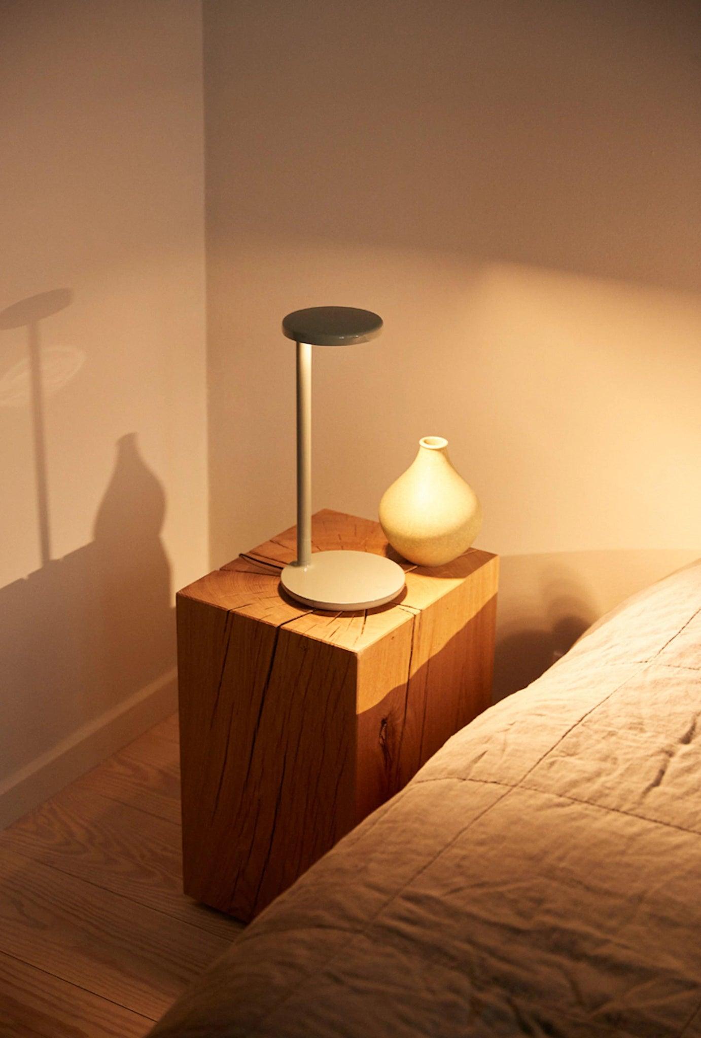 Lampa stołowa OBLIQUE szary Flos Eye on Design