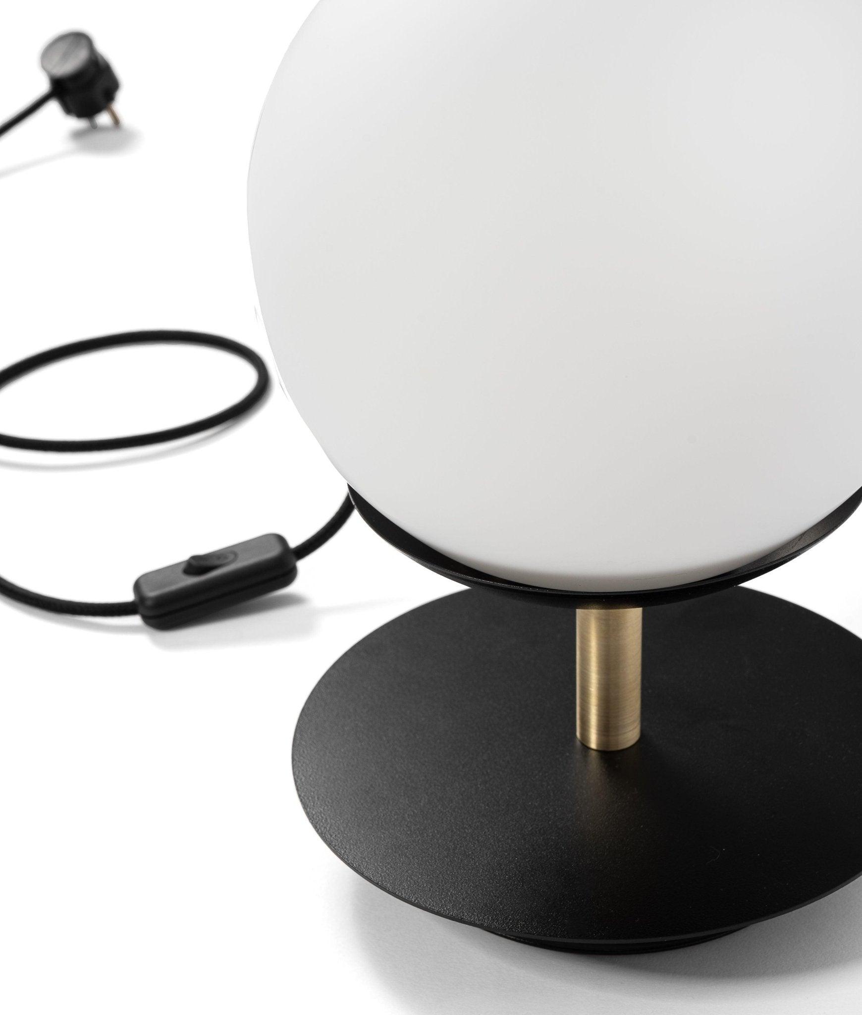 Lampa stołowa PLAAT czarno-złoty Ummo Eye on Design