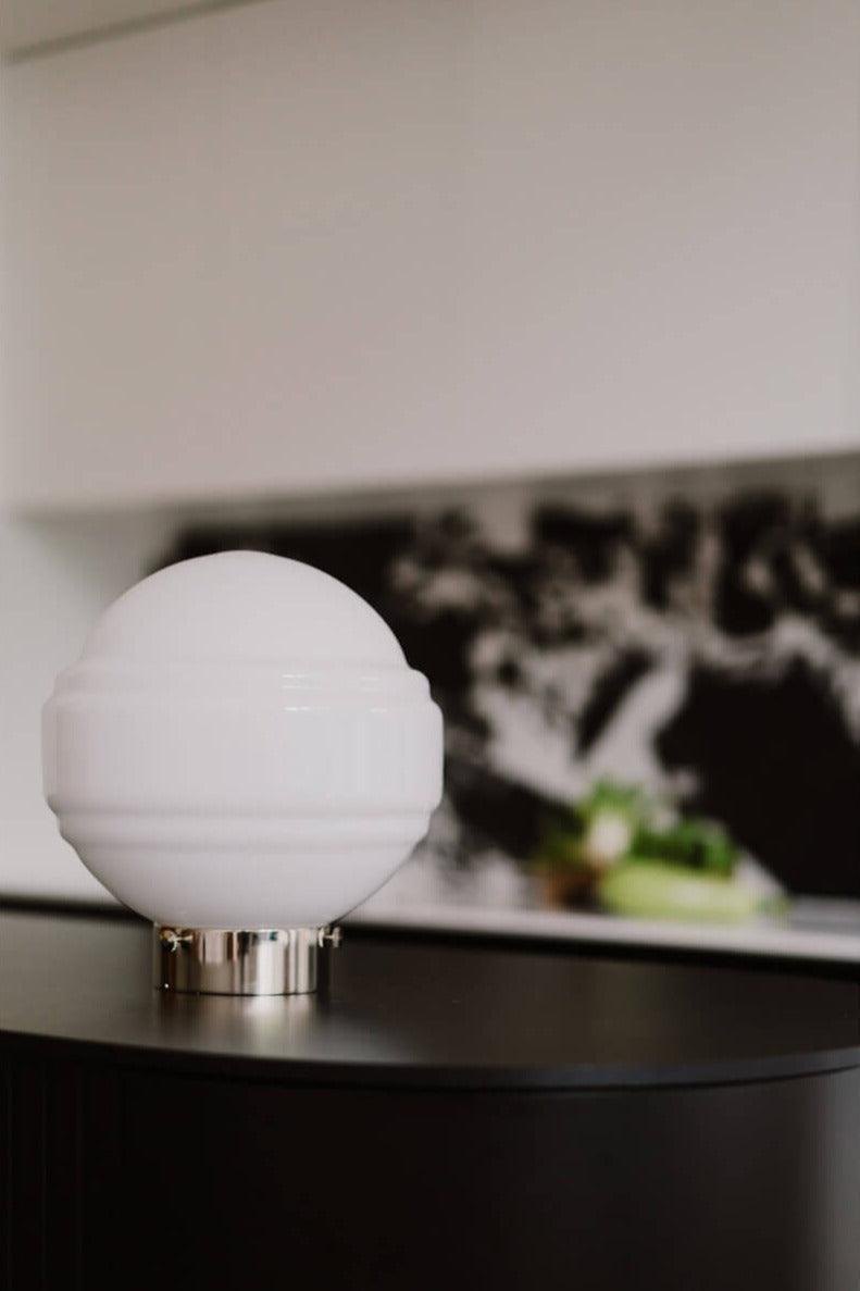 Lampa stołowa SATURN nikiel Embassy Interiors Eye on Design