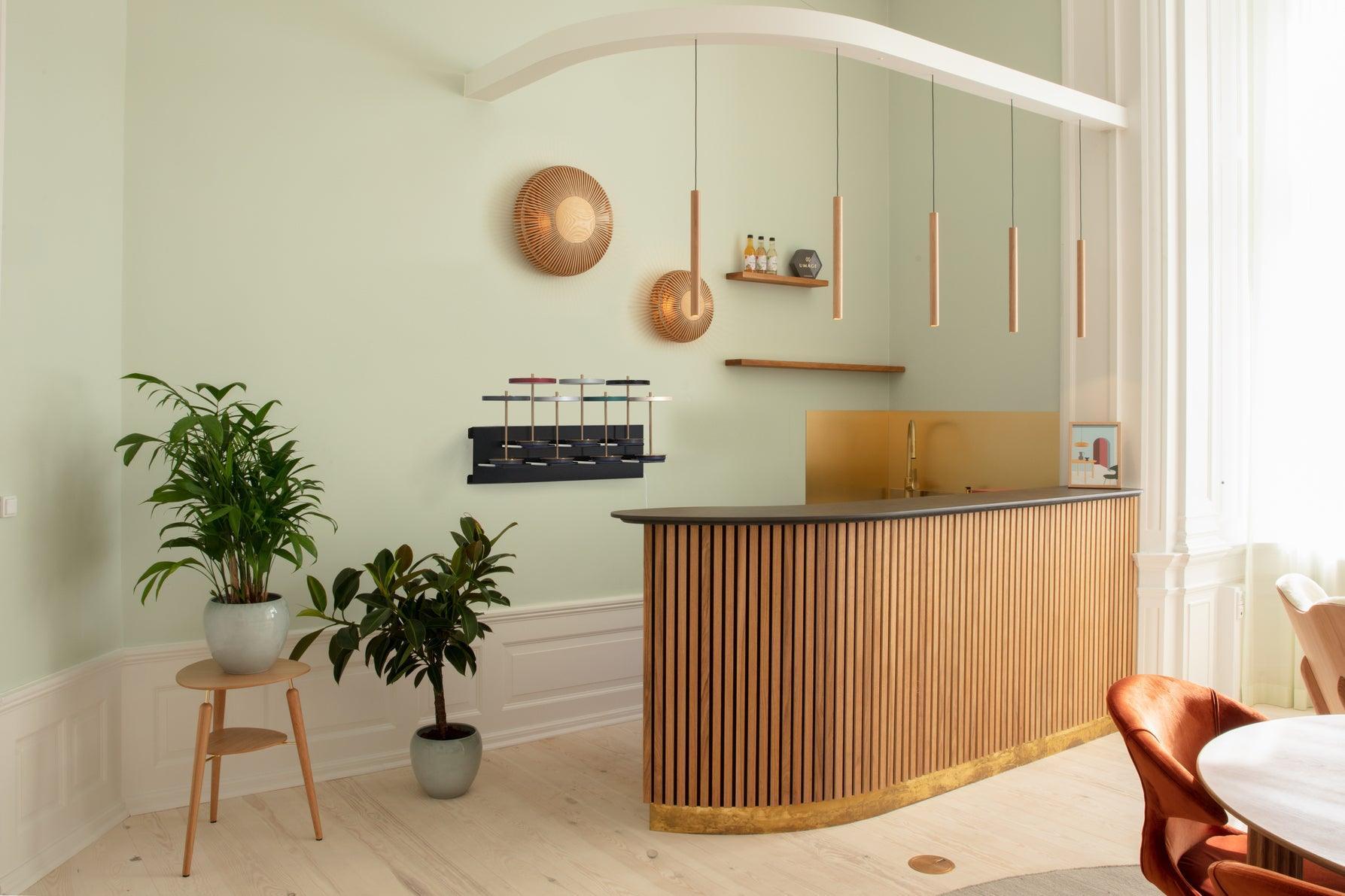 Lampa wisząca CHIMES TALL dąb UMAGE Eye on Design