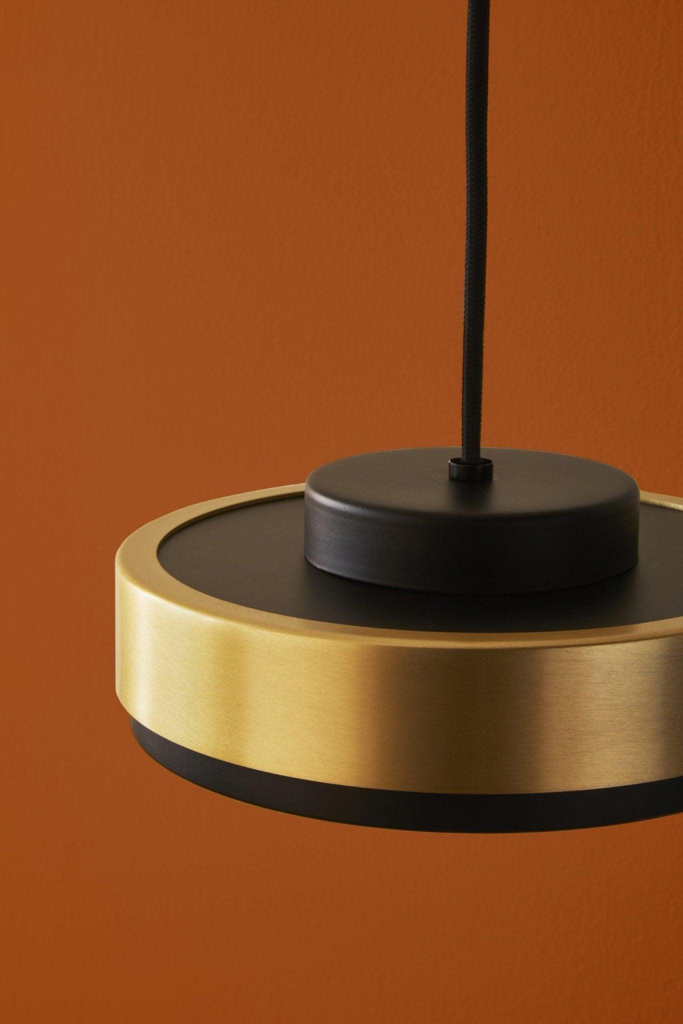 Lampa wisząca DISCUS czarny z mosiężnym wykończeniem Contardi Eye on Design