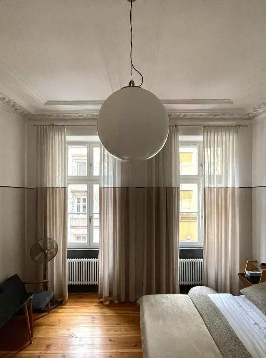 Lampa wisząca duża BIAŁA KULA nikiel, marka Embassy Interiors