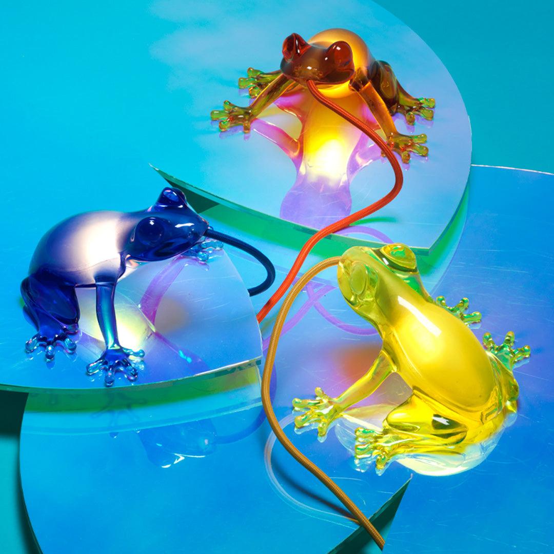 Lampa wisząca HUNGRY FROG bursztyn Qeeboo Eye on Design