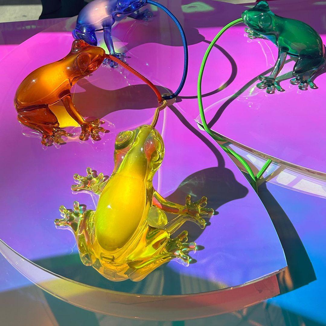 Lampa wisząca HUNGRY FROG zielony Qeeboo Eye on Design