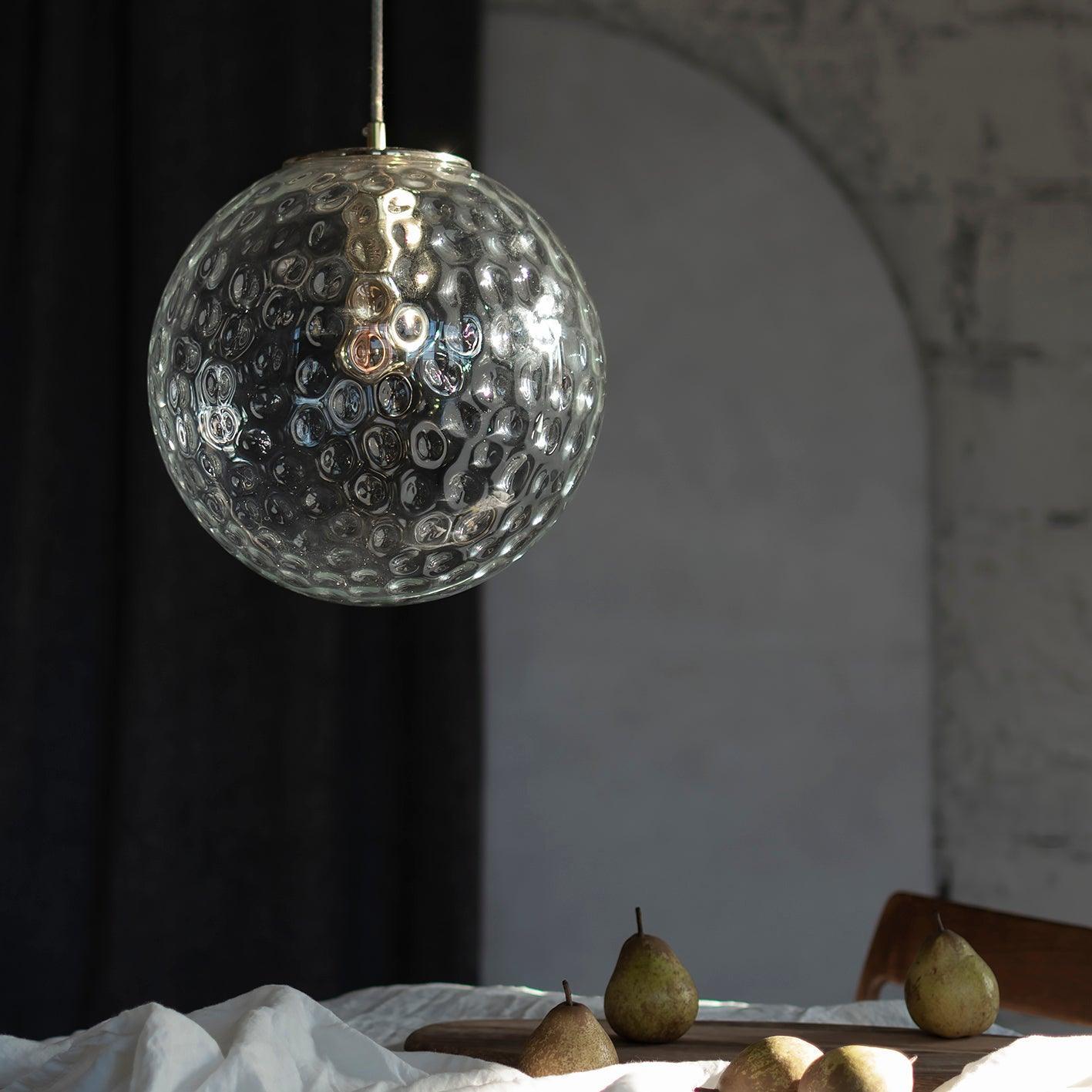Lampa wisząca KULA REFLEKSYJNA mosiężny Embassy Interiors Eye on Design