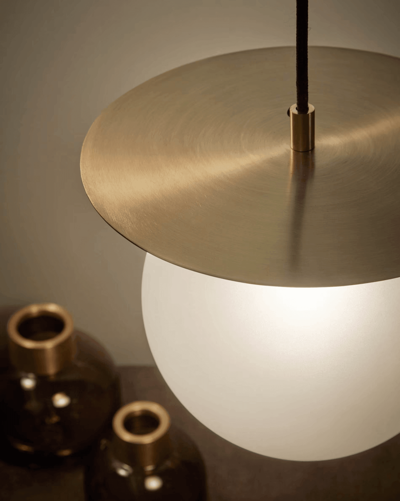 Lampa wisząca MANZ mosiężny La Forma Eye on Design