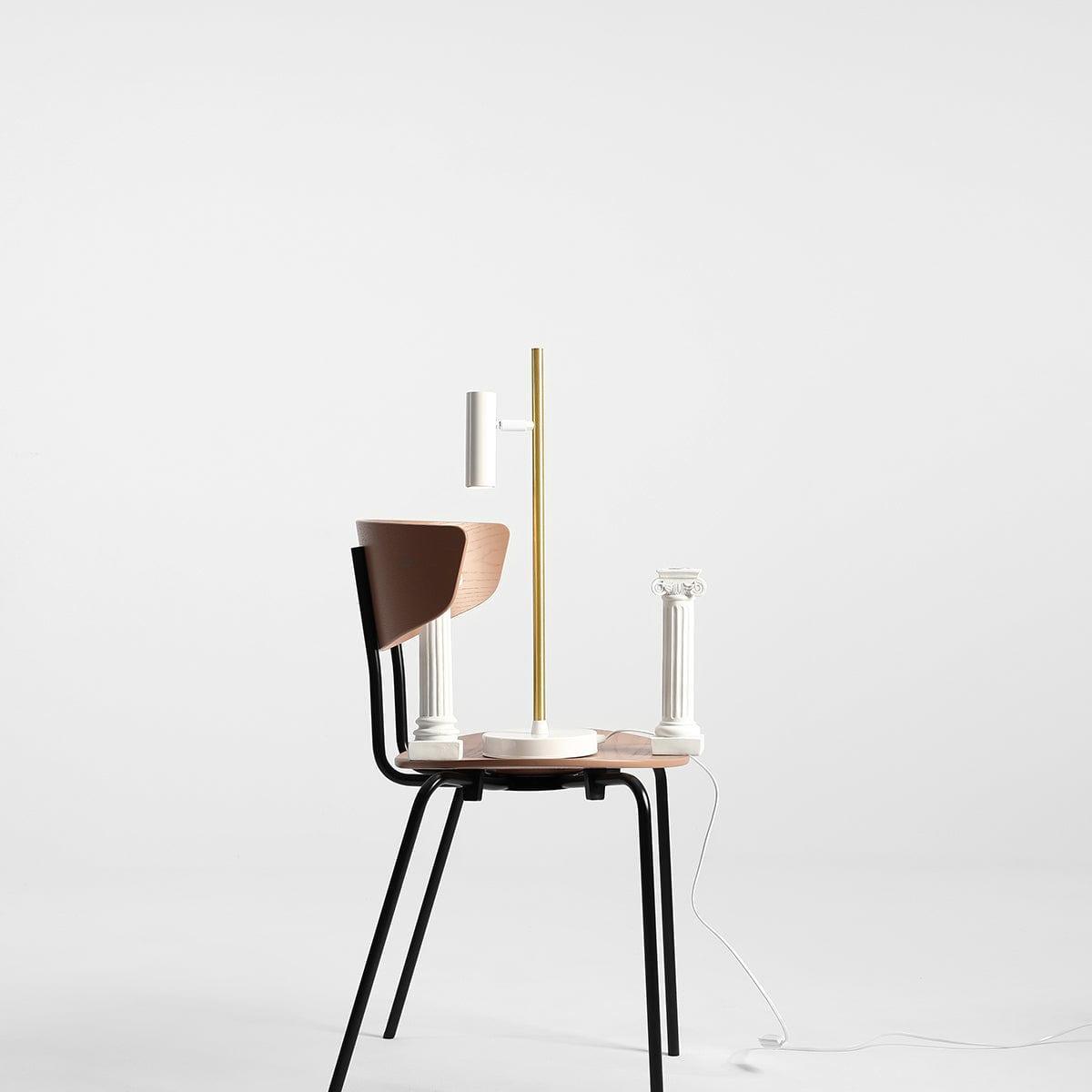 Lampka biurkowa TREVO biały z mosiężnym wykończeniem Artera Eye on Design