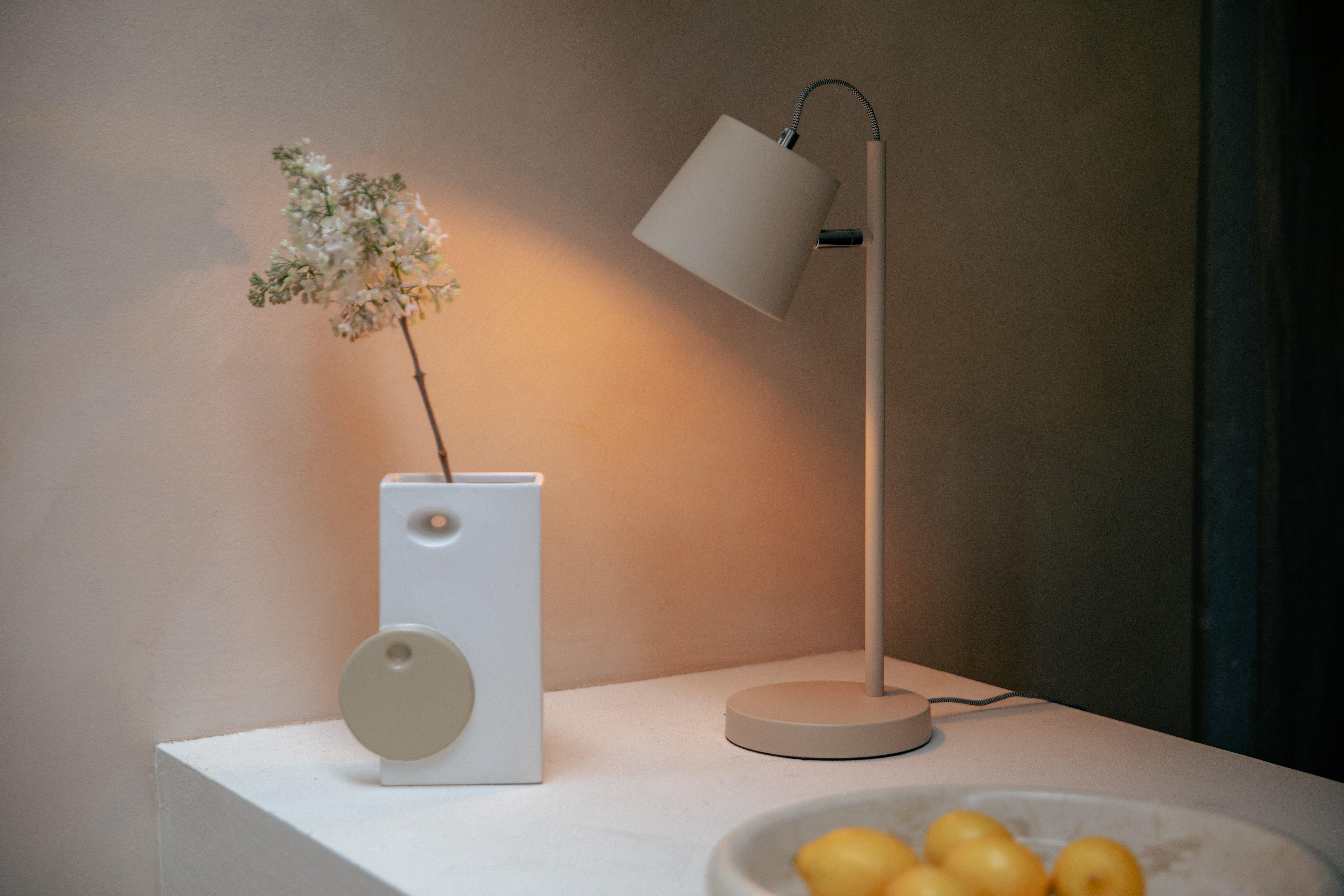 Lampka BUCKLE HEAD beżowy Zuiver Eye on Design