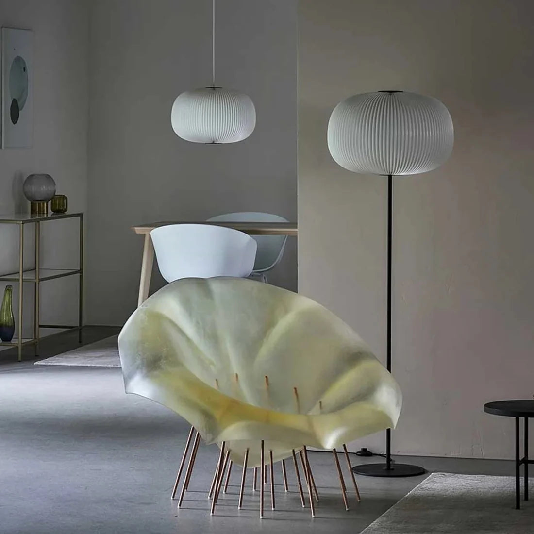 Stehlampe MODELL 332 LAMELLA weiß mit schwarzem Fuß