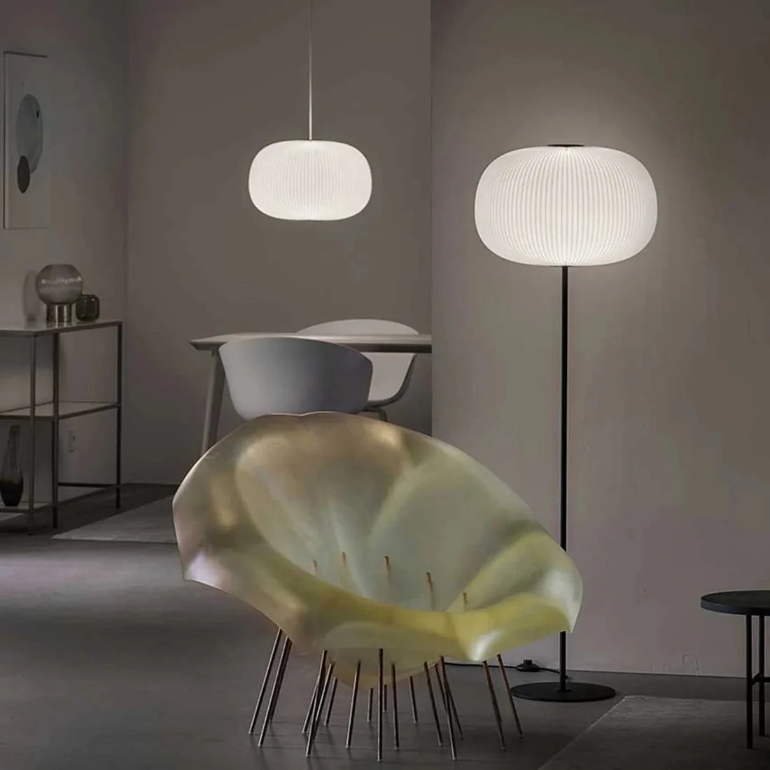 Stehlampe MODELL 332 LAMELLA weiß mit schwarzem Fuß