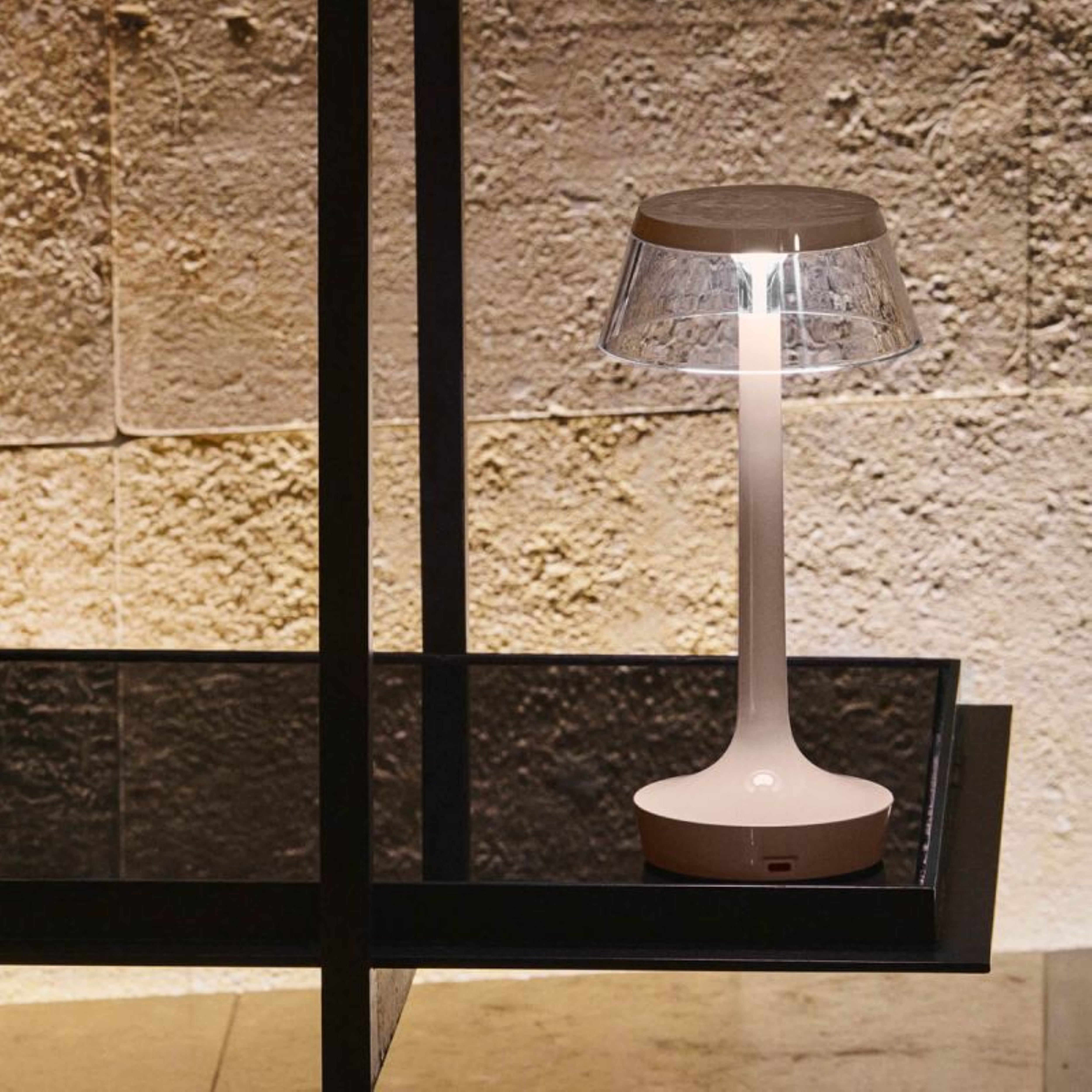 Draagbare lamp BON JOUR UNPLUGGED roze met transparante kap