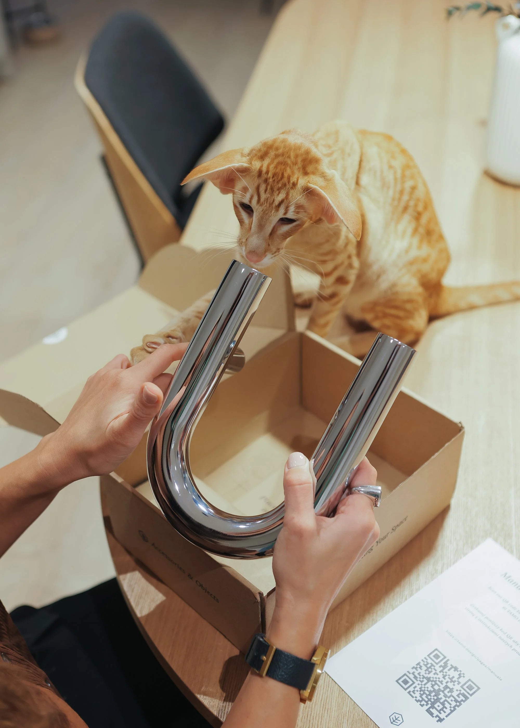 UNE cobalt wall hanger