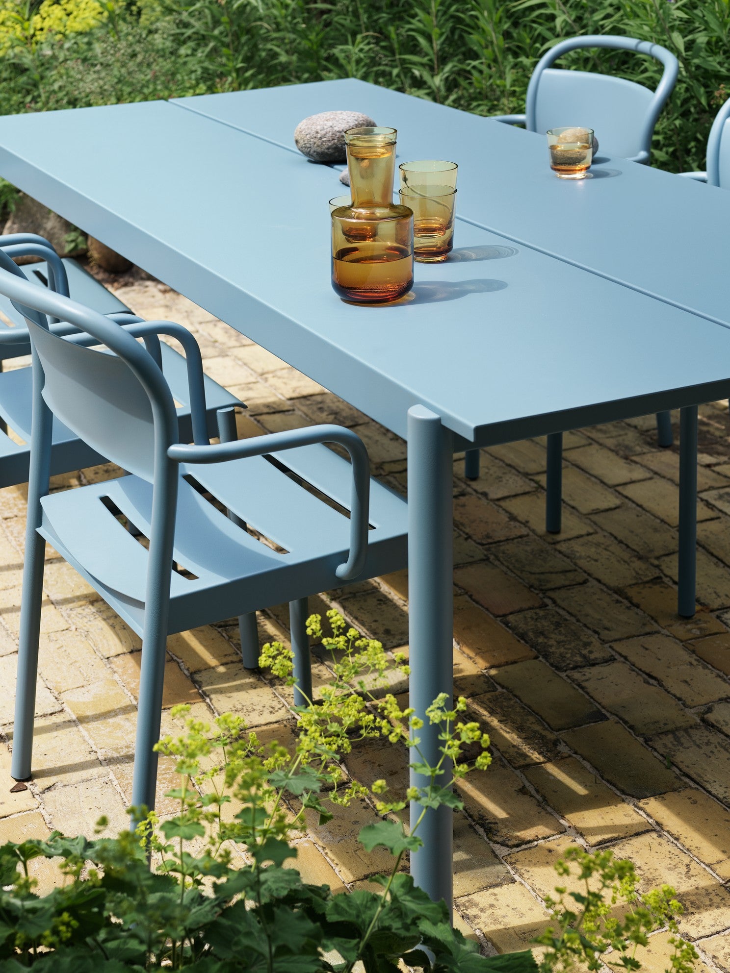 Buiten tafel LINEAR blauwe staal