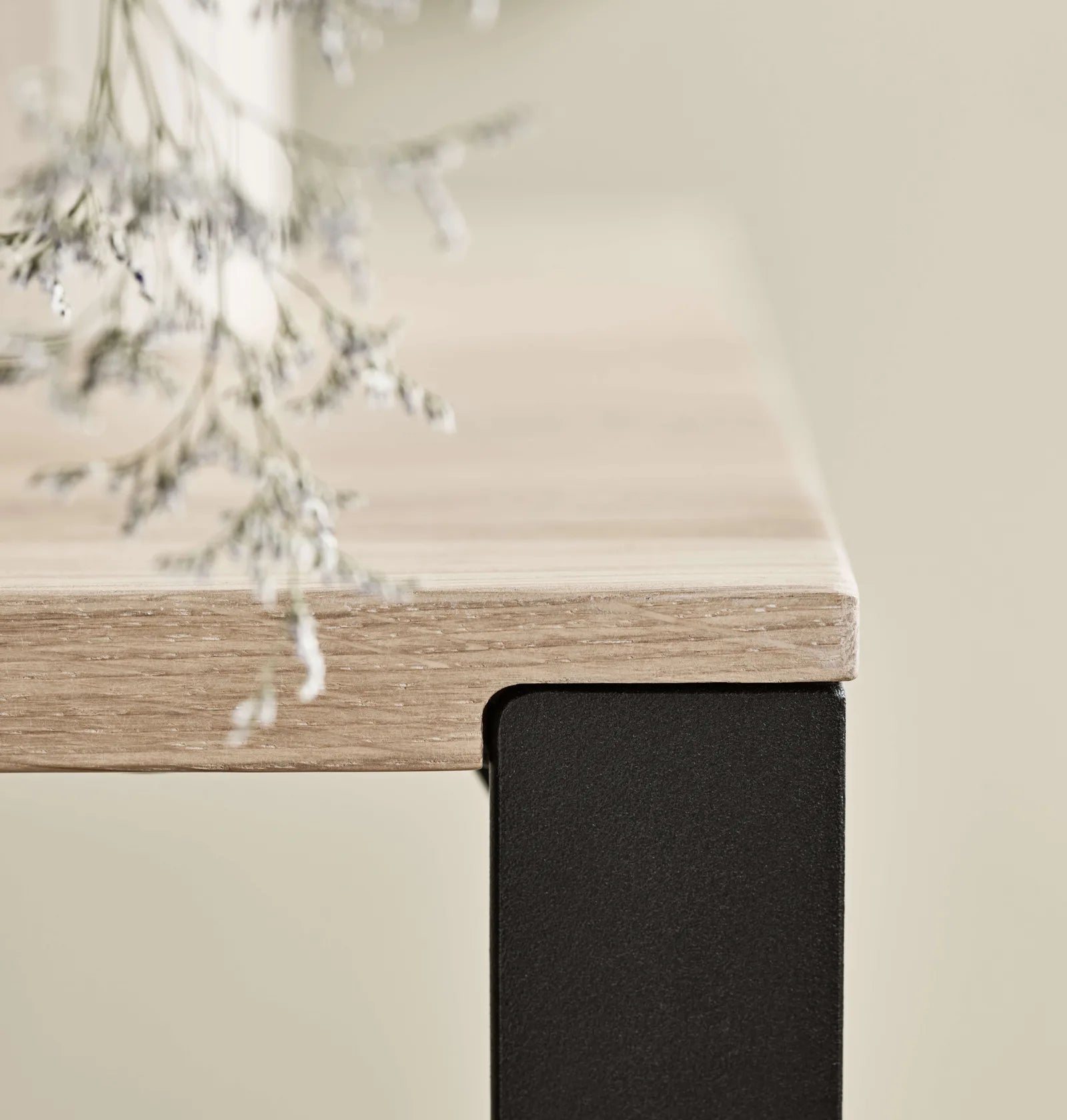 Tafel LINK zwart eikenhout met zwarte basis