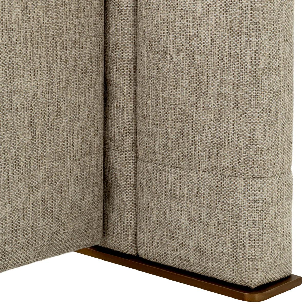 Łóżko tapicerowane ELISIO beżowy z mosiężnym wykończeniem Eichholtz Eye on Design