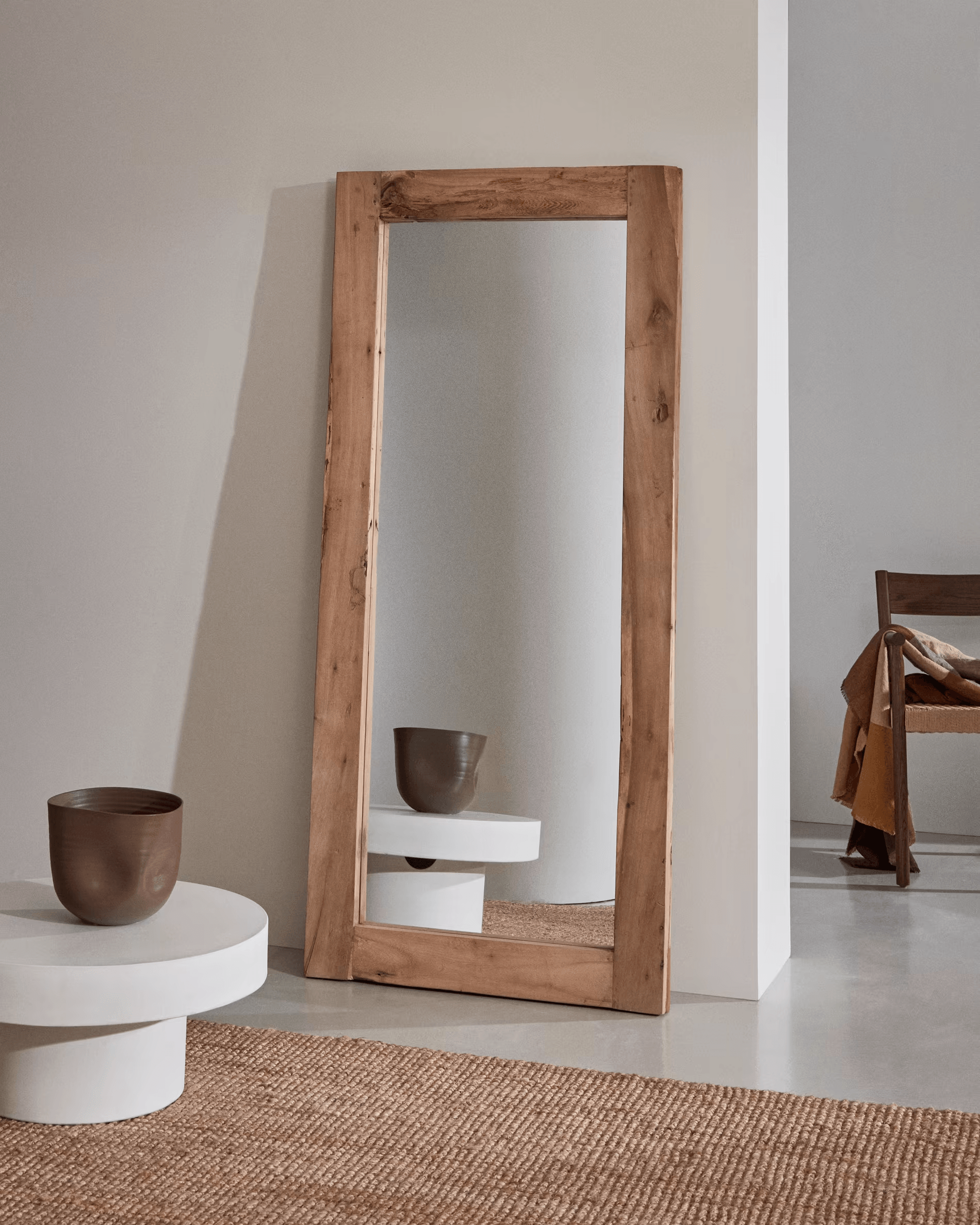 Lustro MADEN drewno z recyklingu La Forma Eye on Design