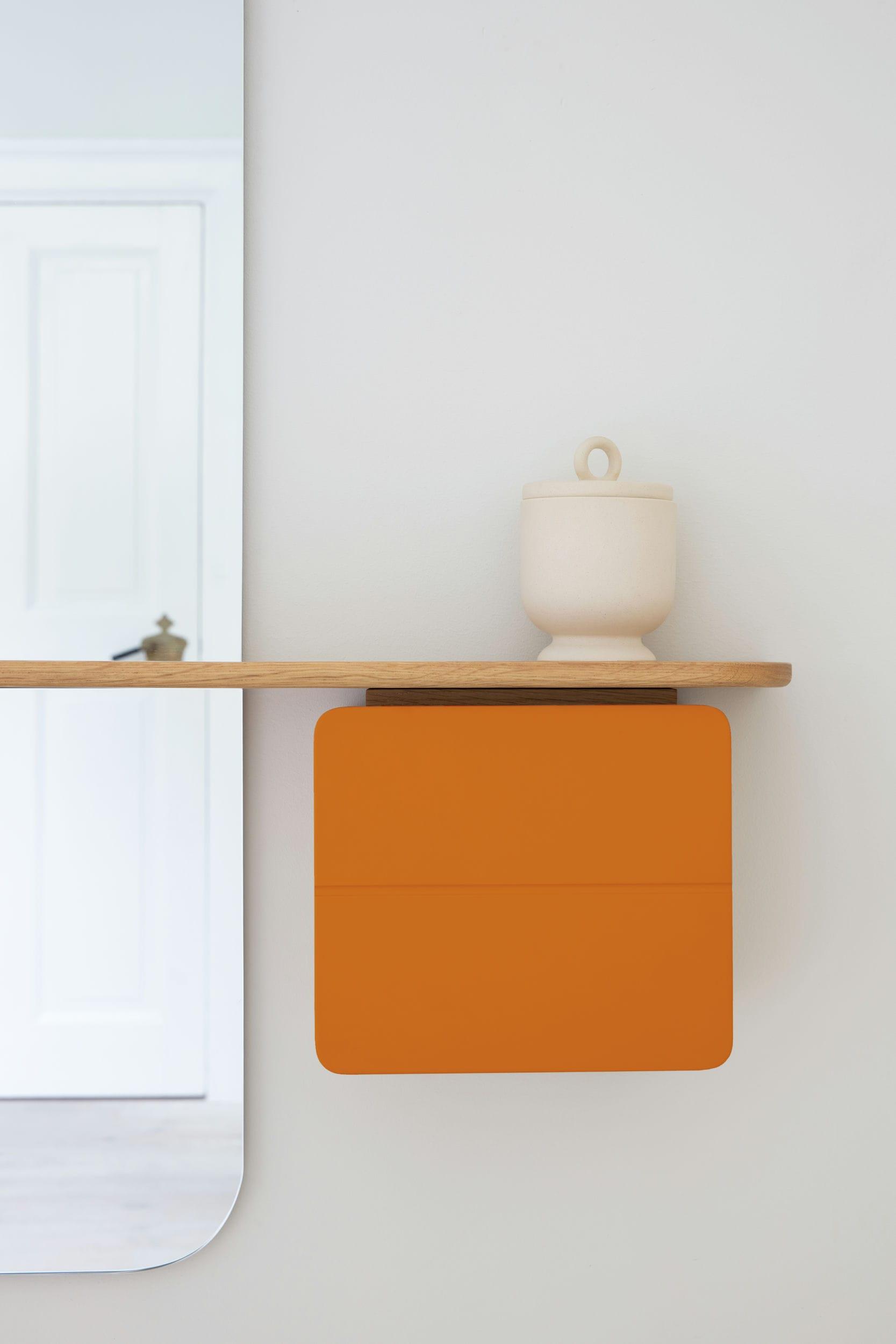 Lustro ONE MORE LOOK pomarańczowy z czarnym dębem UMAGE Eye on Design