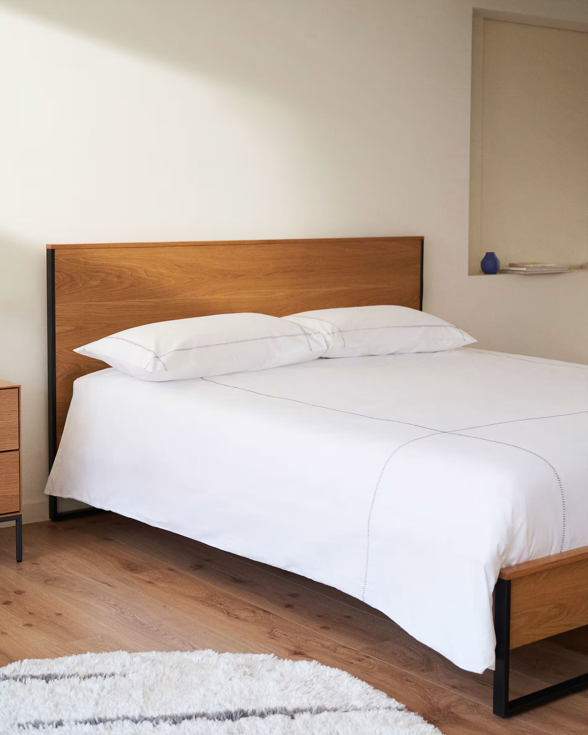 Łóżko TAIANA fornir dębowy La Forma Eye on Design