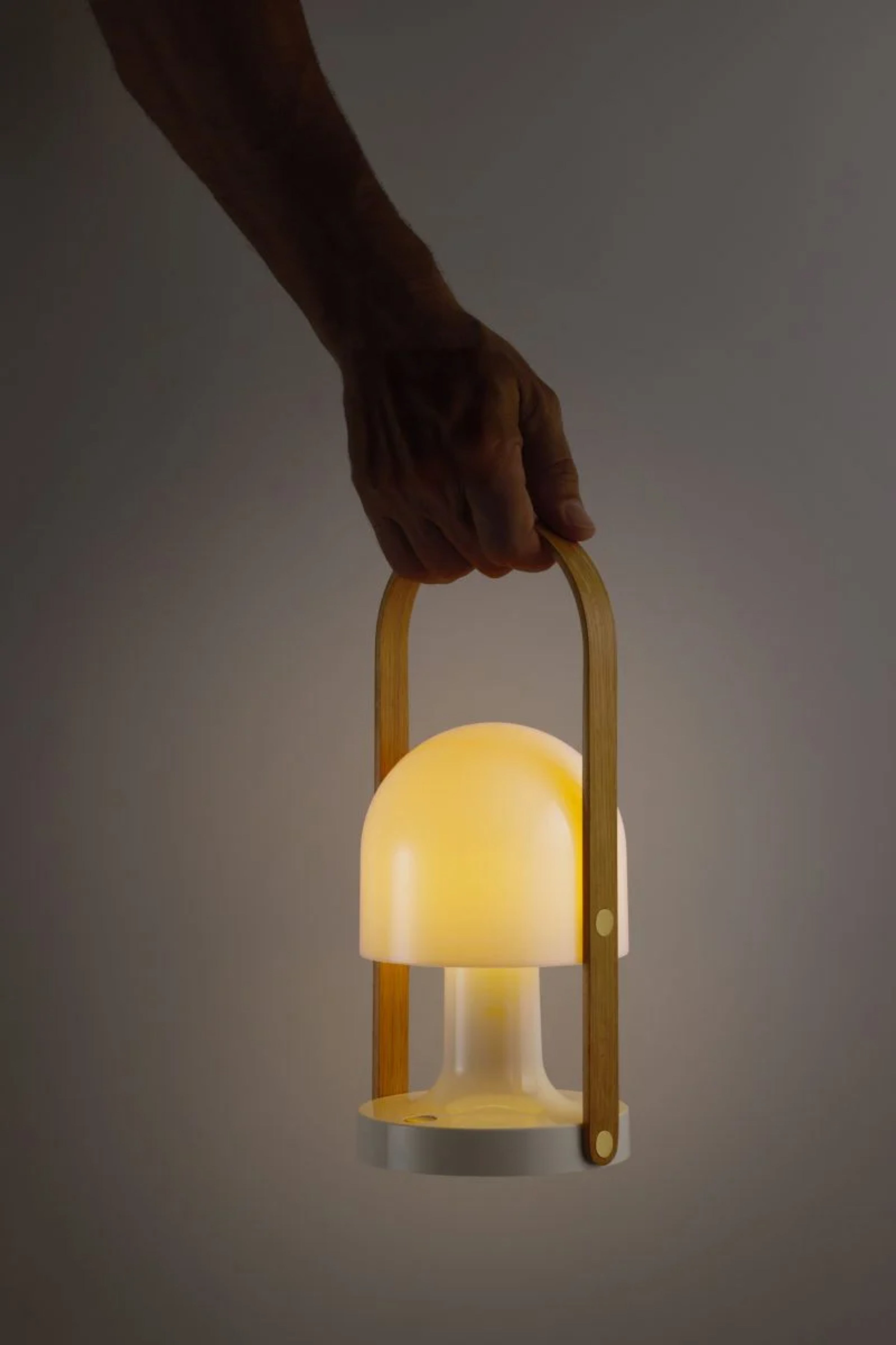 Tragbare FOLLOWME Lampe in Weiß mit Braun