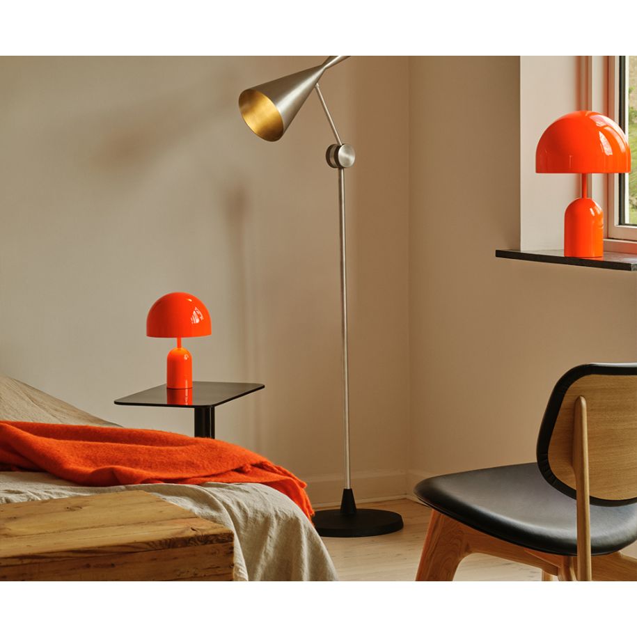 Fotel SLAB zwarte leer met eikenhouten basis