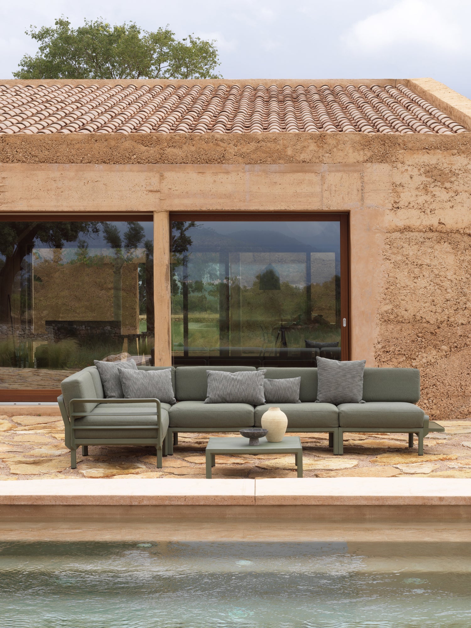 MAXIMO 5 Modular Outdoor Corner Sofa in Gray with Green Base