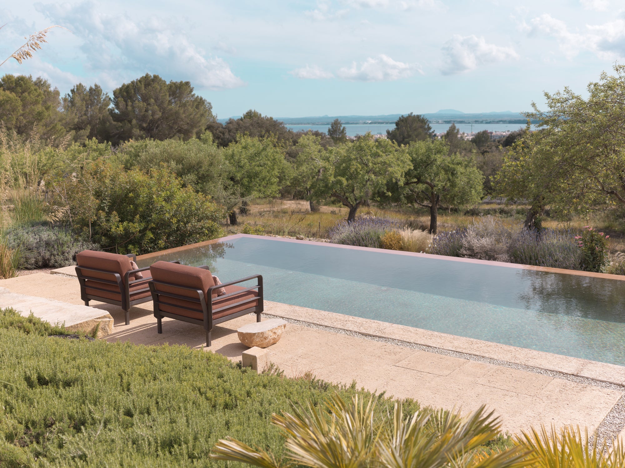 MAXIMO Outdoor Armchair in Thyme Green with Graphite Base