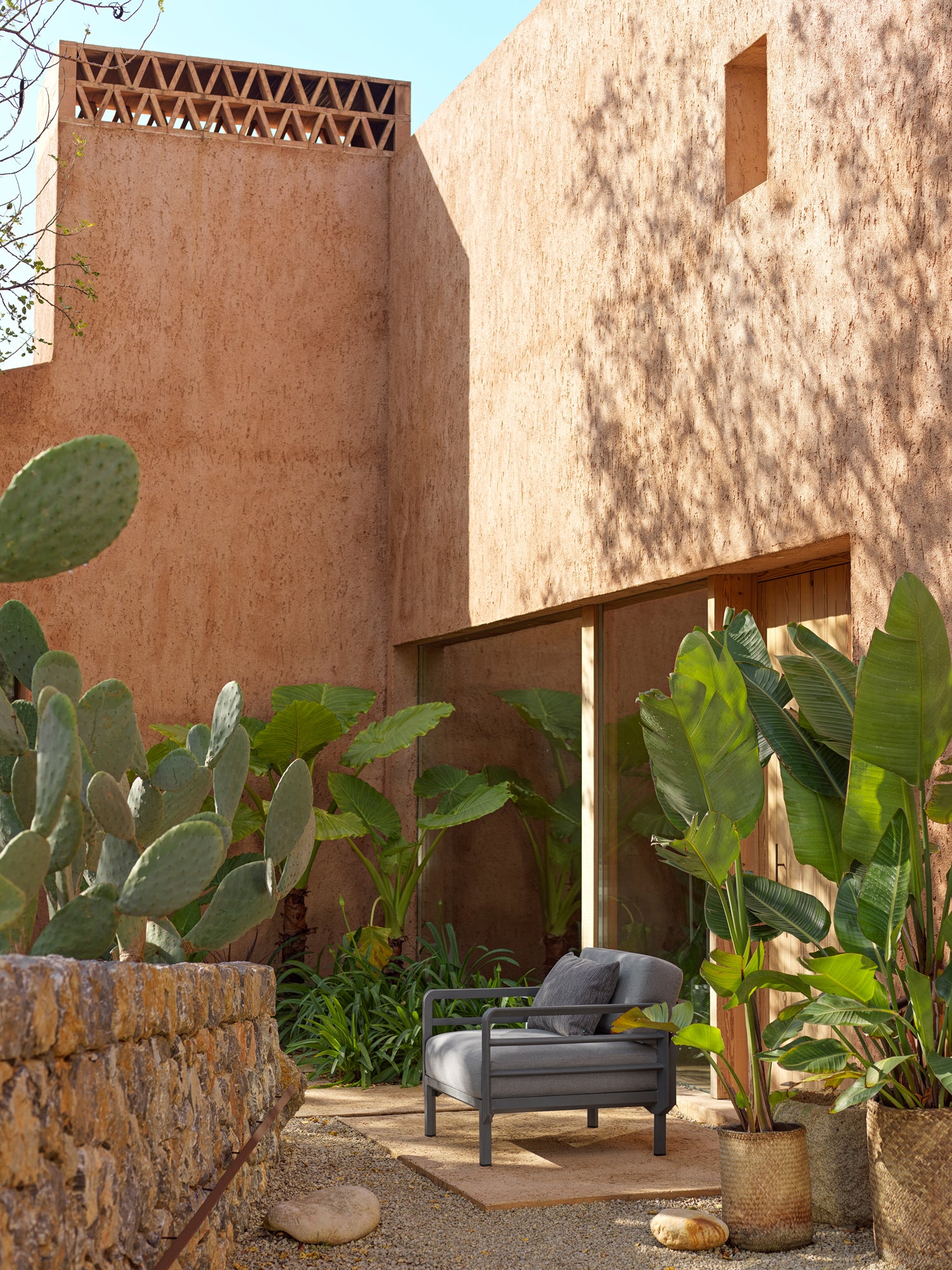 MAXIMO Outdoor Armchair in Thyme Green with Graphite Base