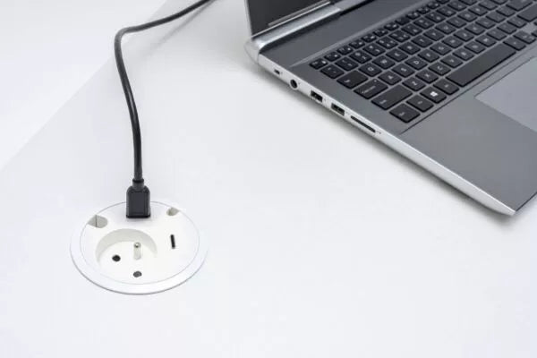 Neuer Schulbenischtisch mit Mediabox Schuko