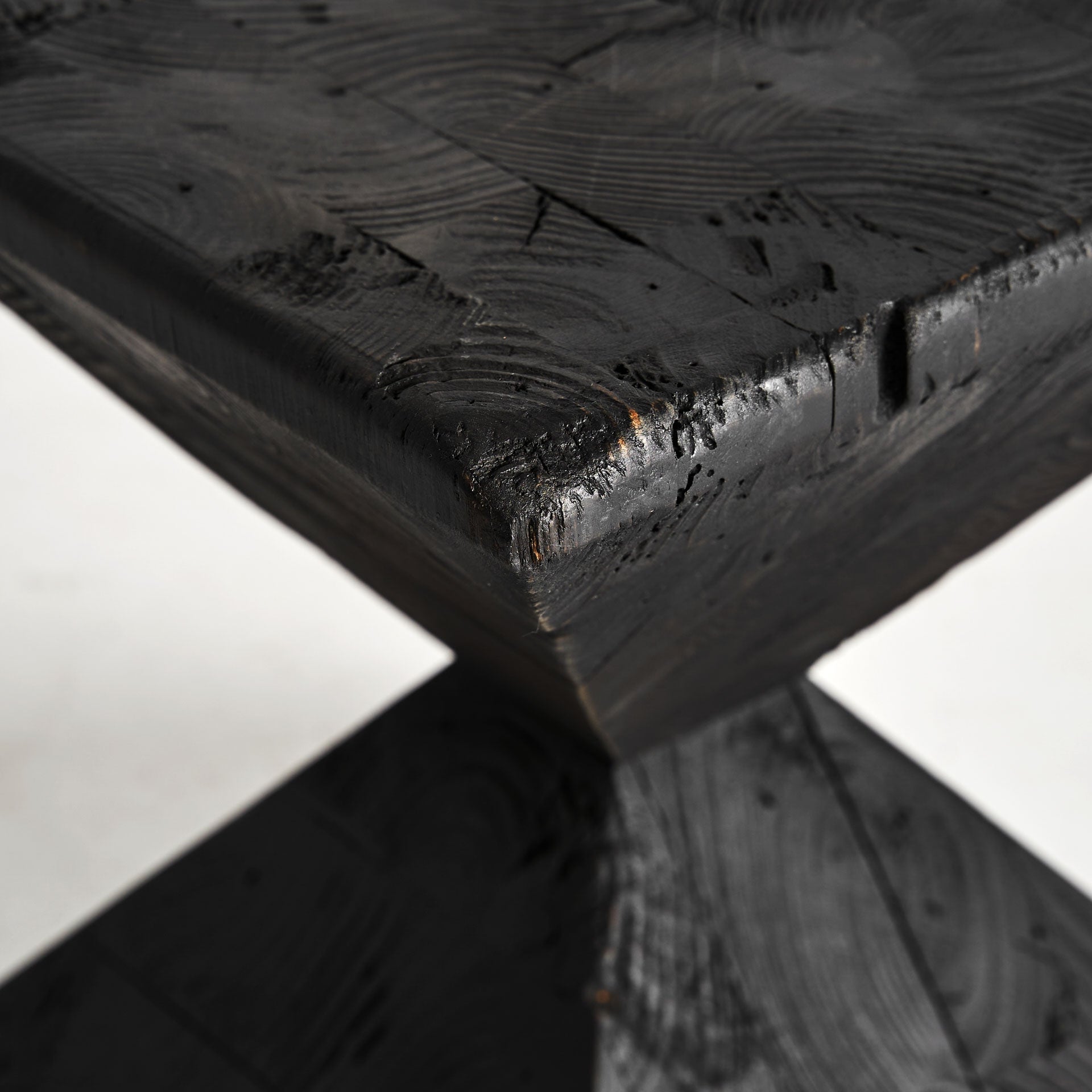 Zijtafel VIEVY zwart gerecycled grenenhout