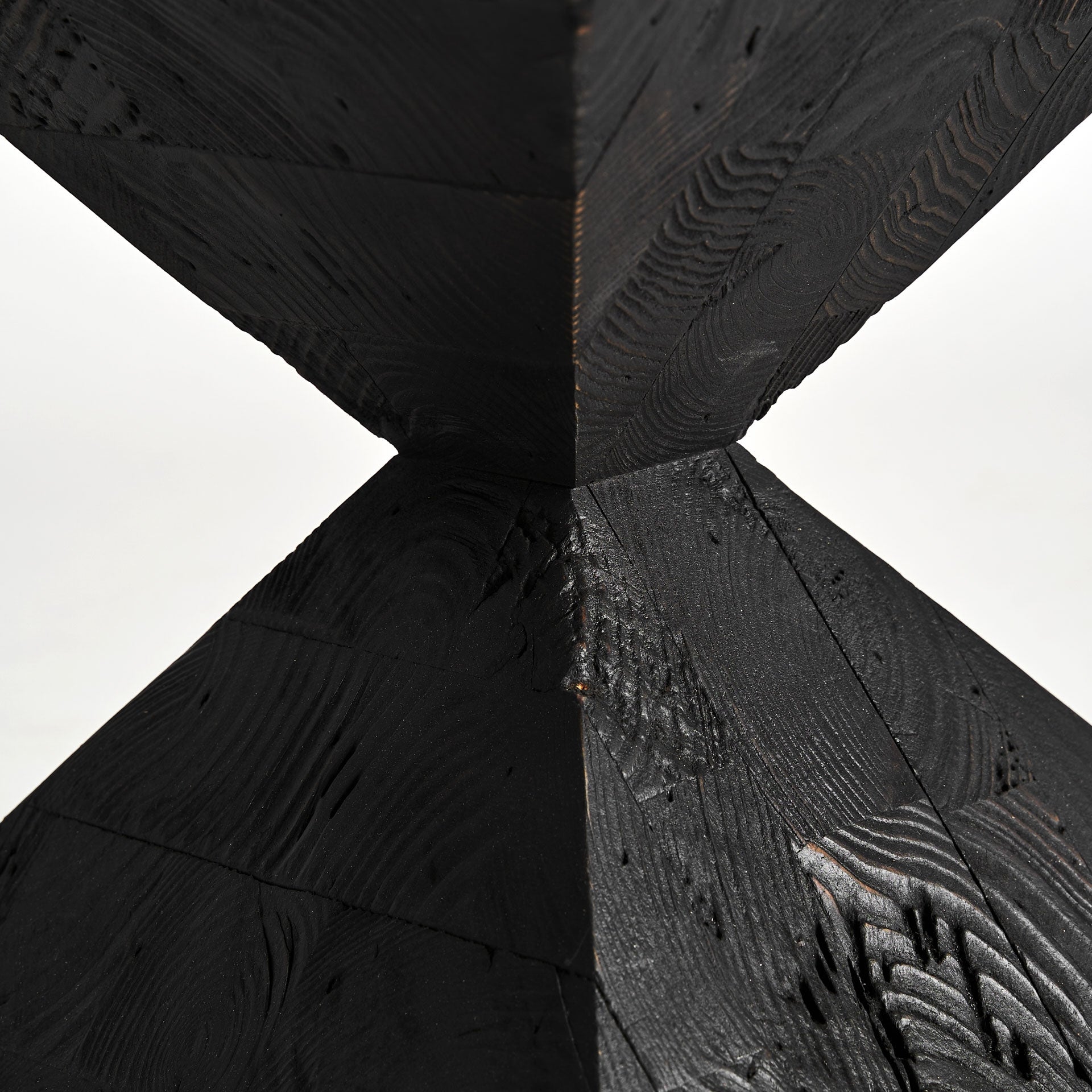 Zijtafel VIEVY zwart gerecycled grenenhout