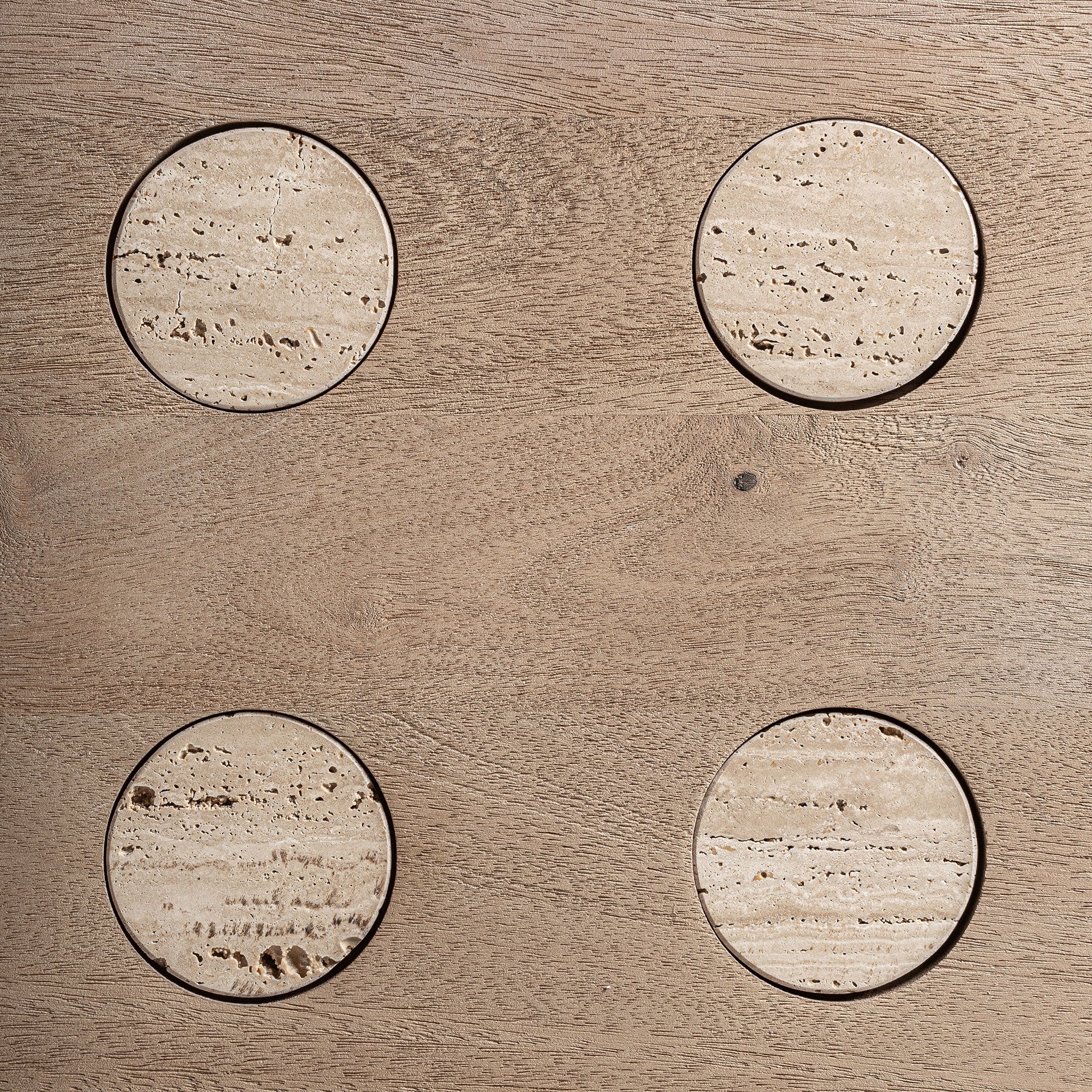 Vierkante tafel JACQUARD van mango-hout met travertijnafwerking