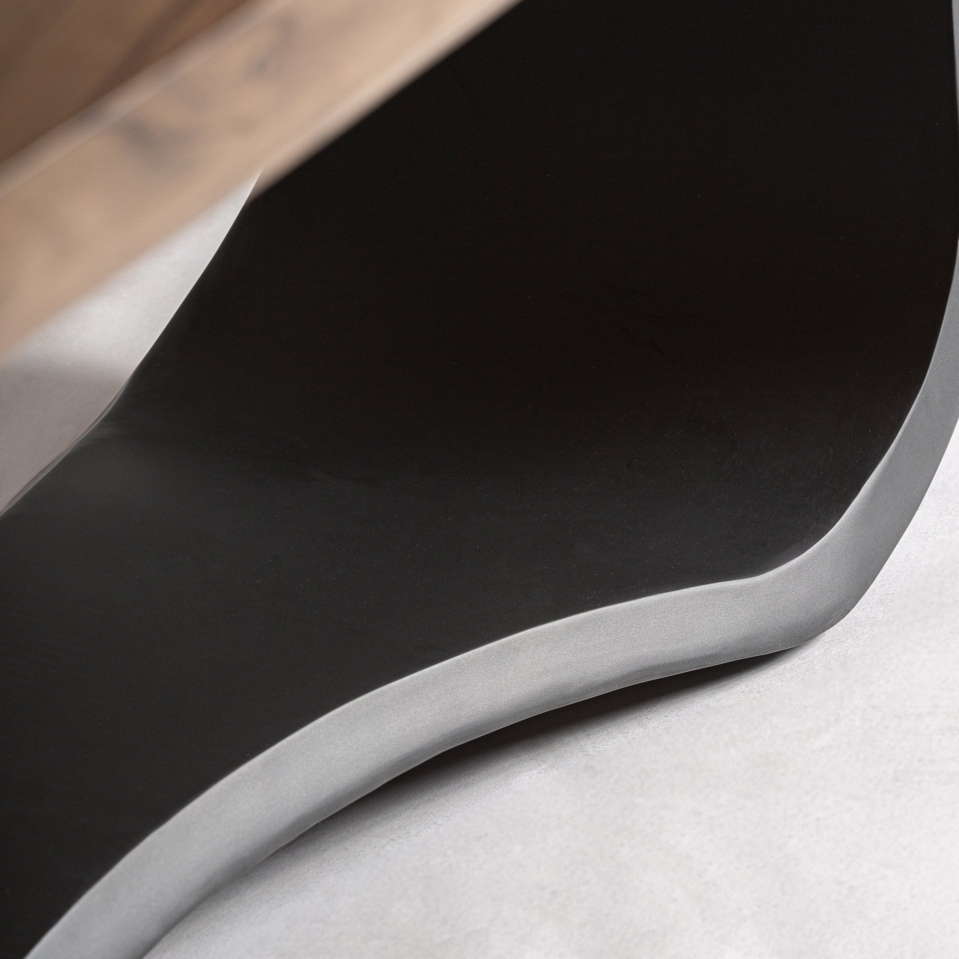 Tisch MULFINGEN aus Akazienholz mit schwarzem Metallgestell