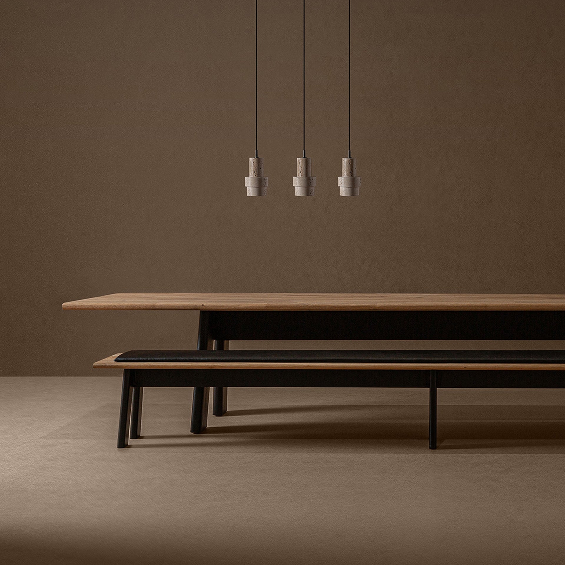 Esstisch NARA aus Eichenholz mit schwarzem Gestell