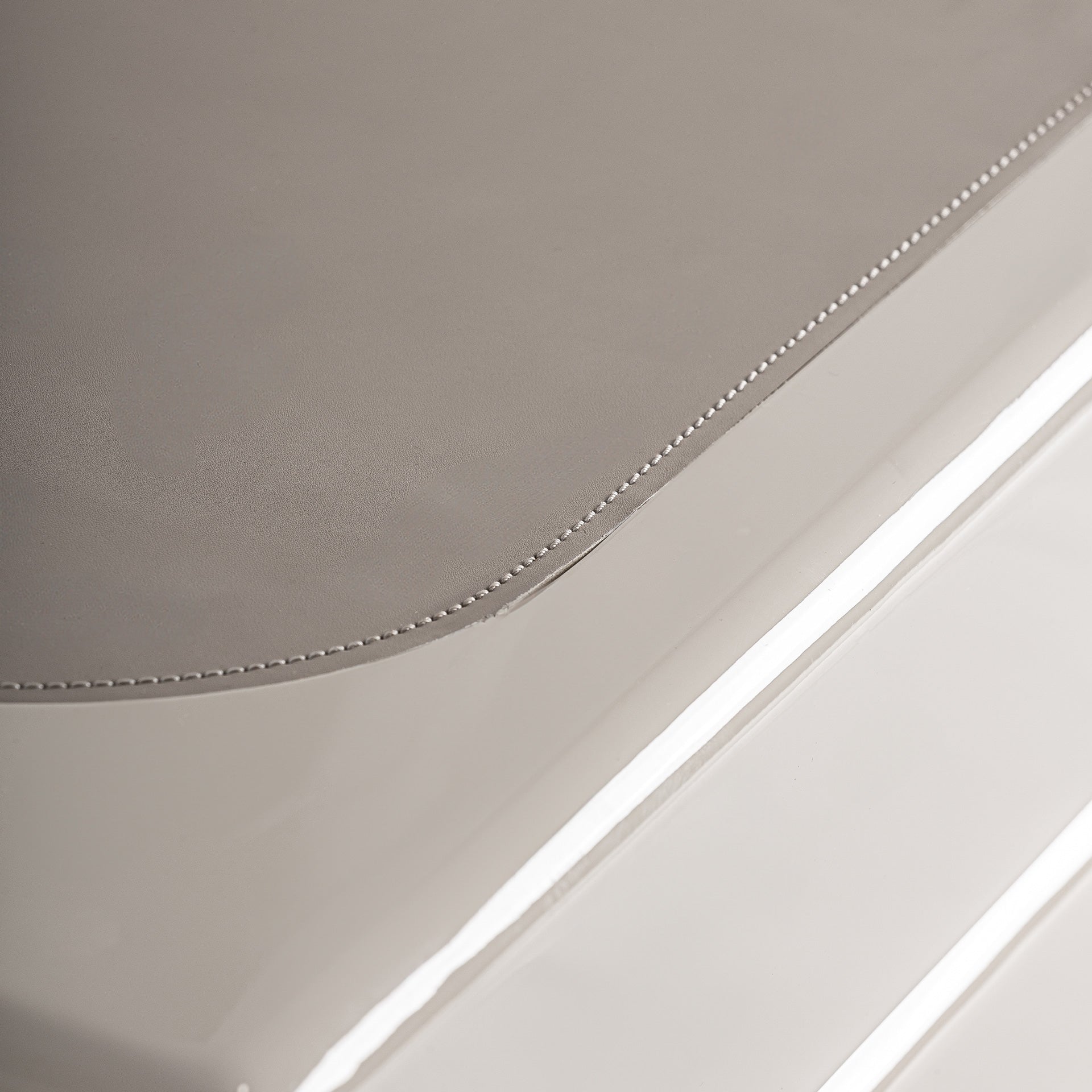 Beiger Couchtisch WHIEL