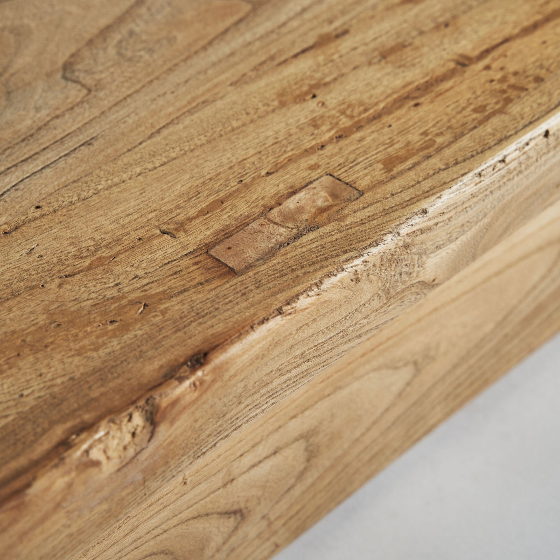 Uitschuifbare tafel BERCA van gerecycled wilgenhout