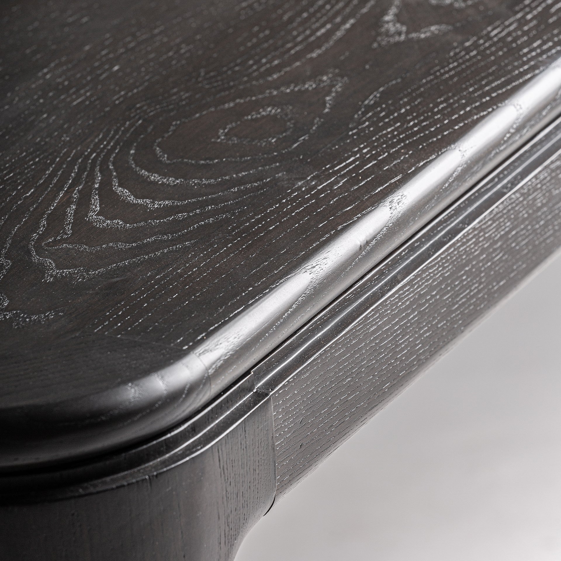 Uitschuifbare tafel BUKEN donker essenhout met fineer