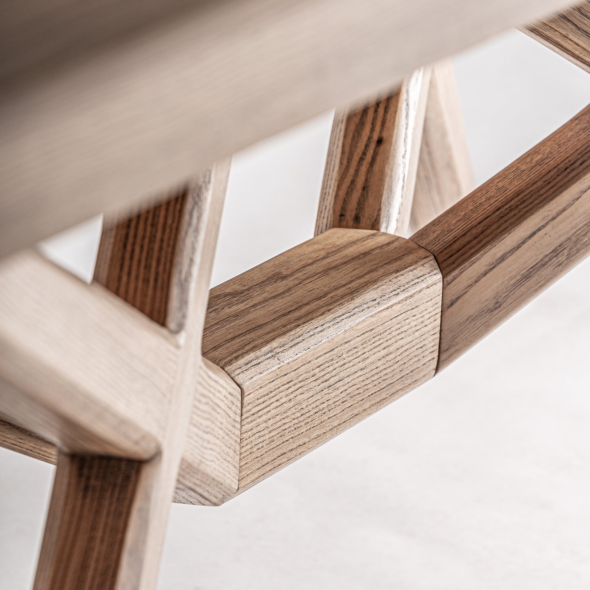 Uitschuifbare tafel VREBOS van esdoornhout met fineer