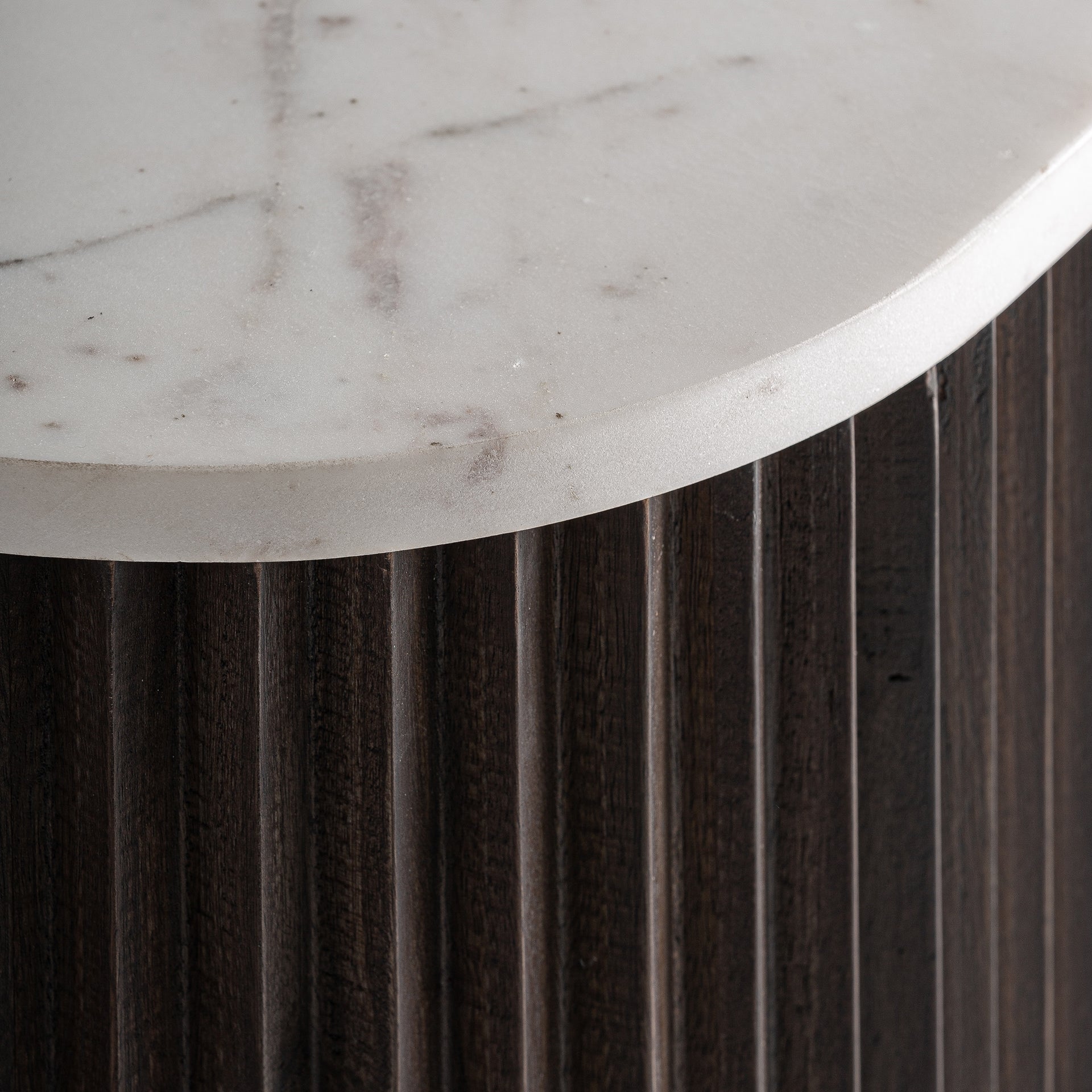 RTV-kast CENVES van mango-hout met marmeren blad