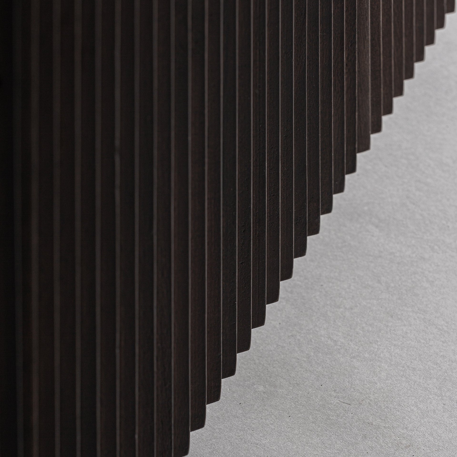 RTV-kast CENVES van mango-hout met marmeren blad