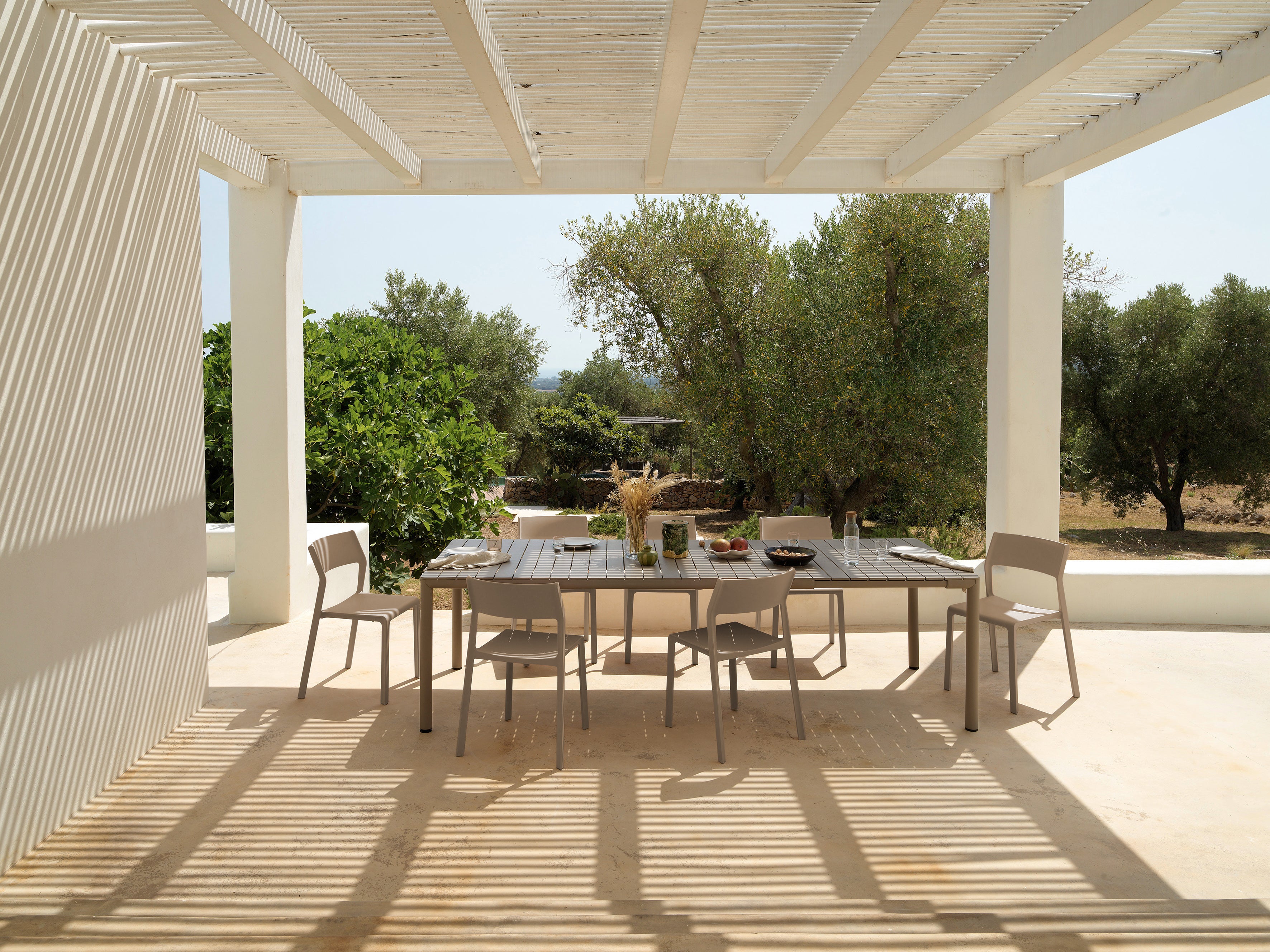 TRILL Brown Outdoor Chair with Armrests