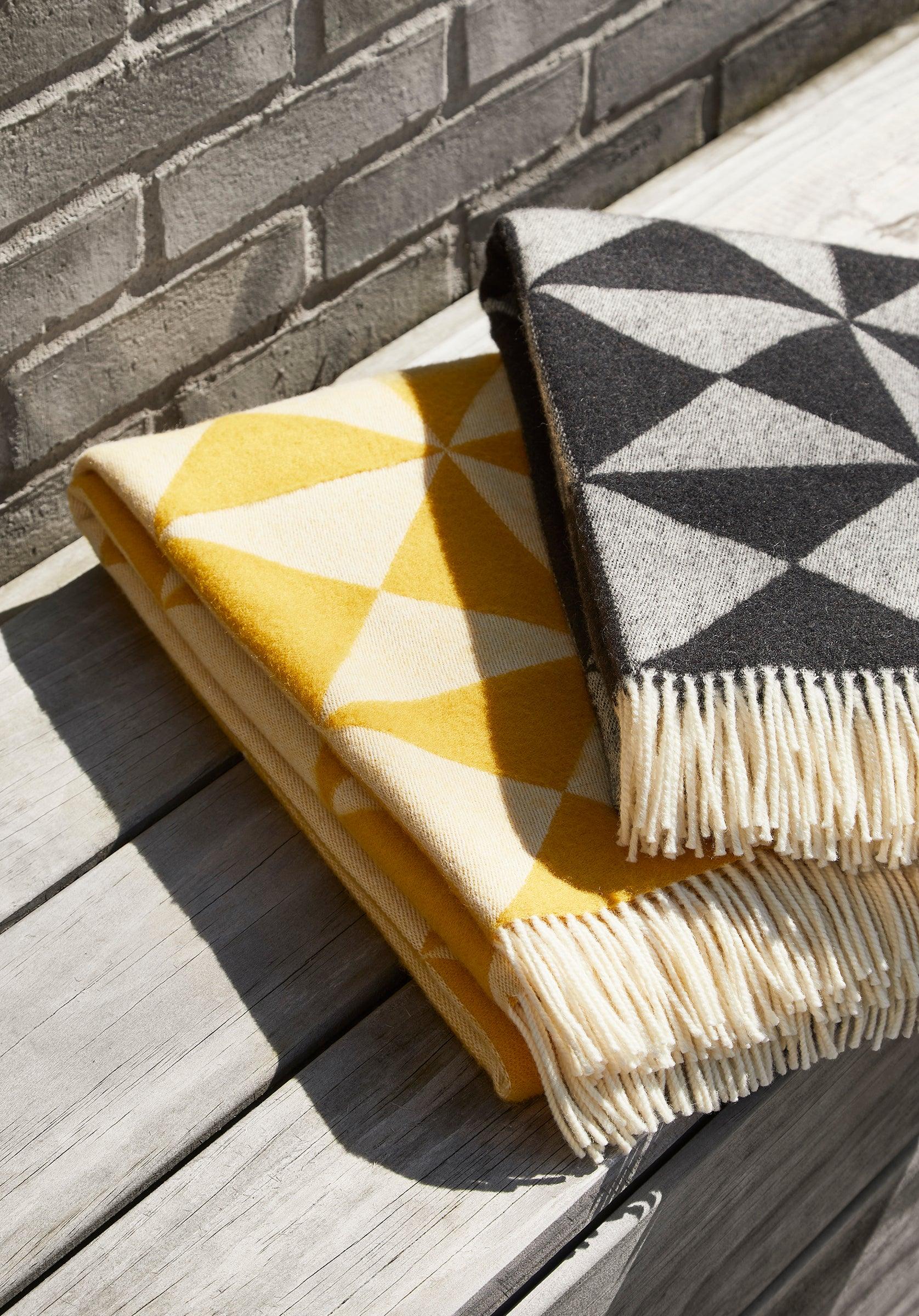 Narzuta MIRROR THROW żółty Verpan Eye on Design