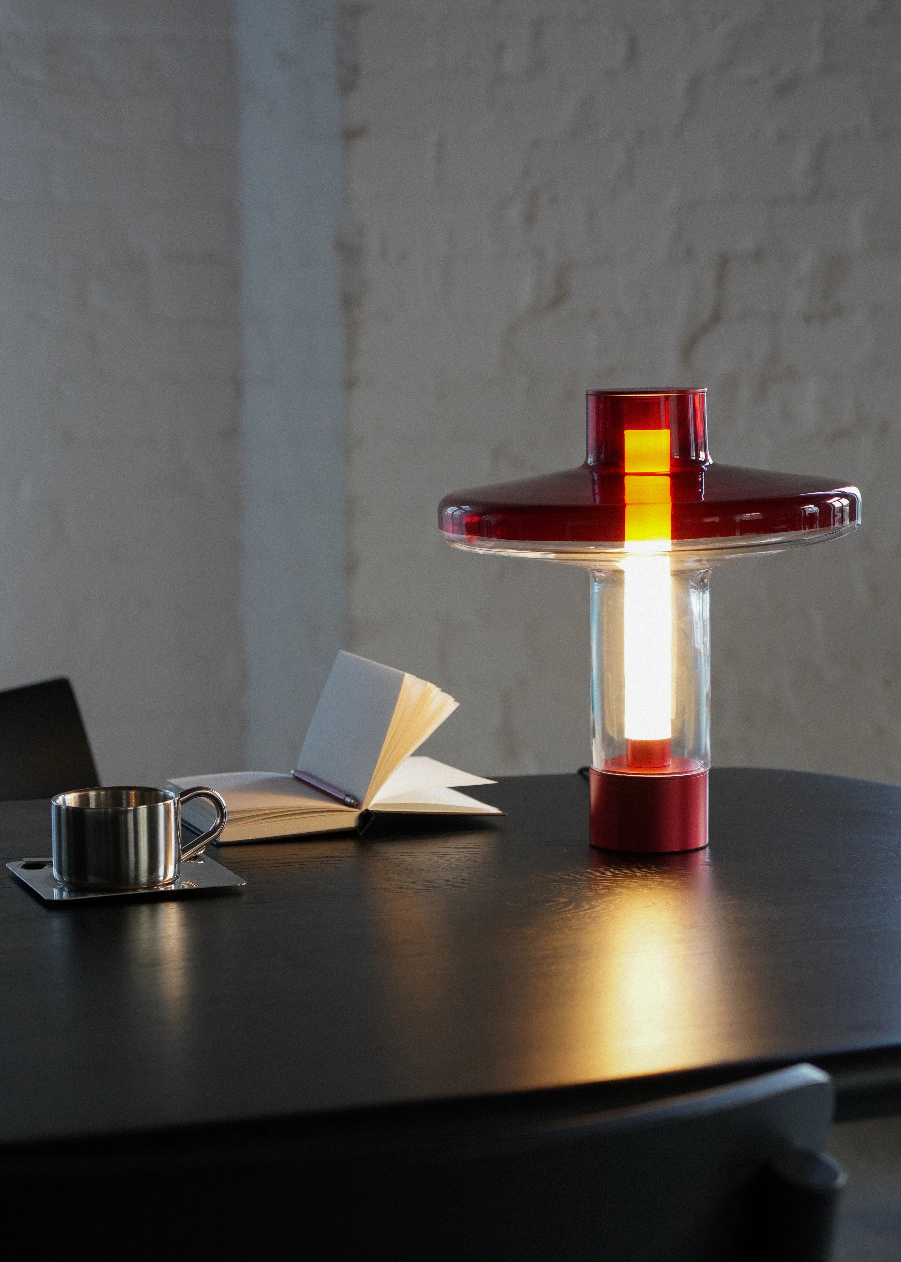 Lampa stołowa NEVO czerwony – styl nowoczesny